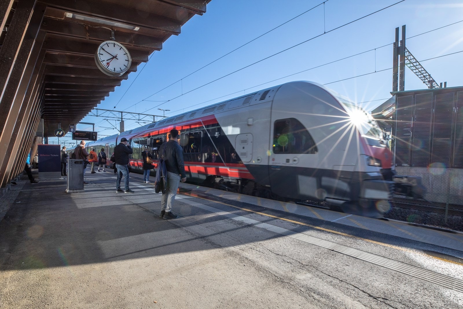 Eidsvoll stasjon med avganger mot Gardermoen, Lillestrøm og Oslo. Kun 34 minutter til Oslo S! Galleribilde