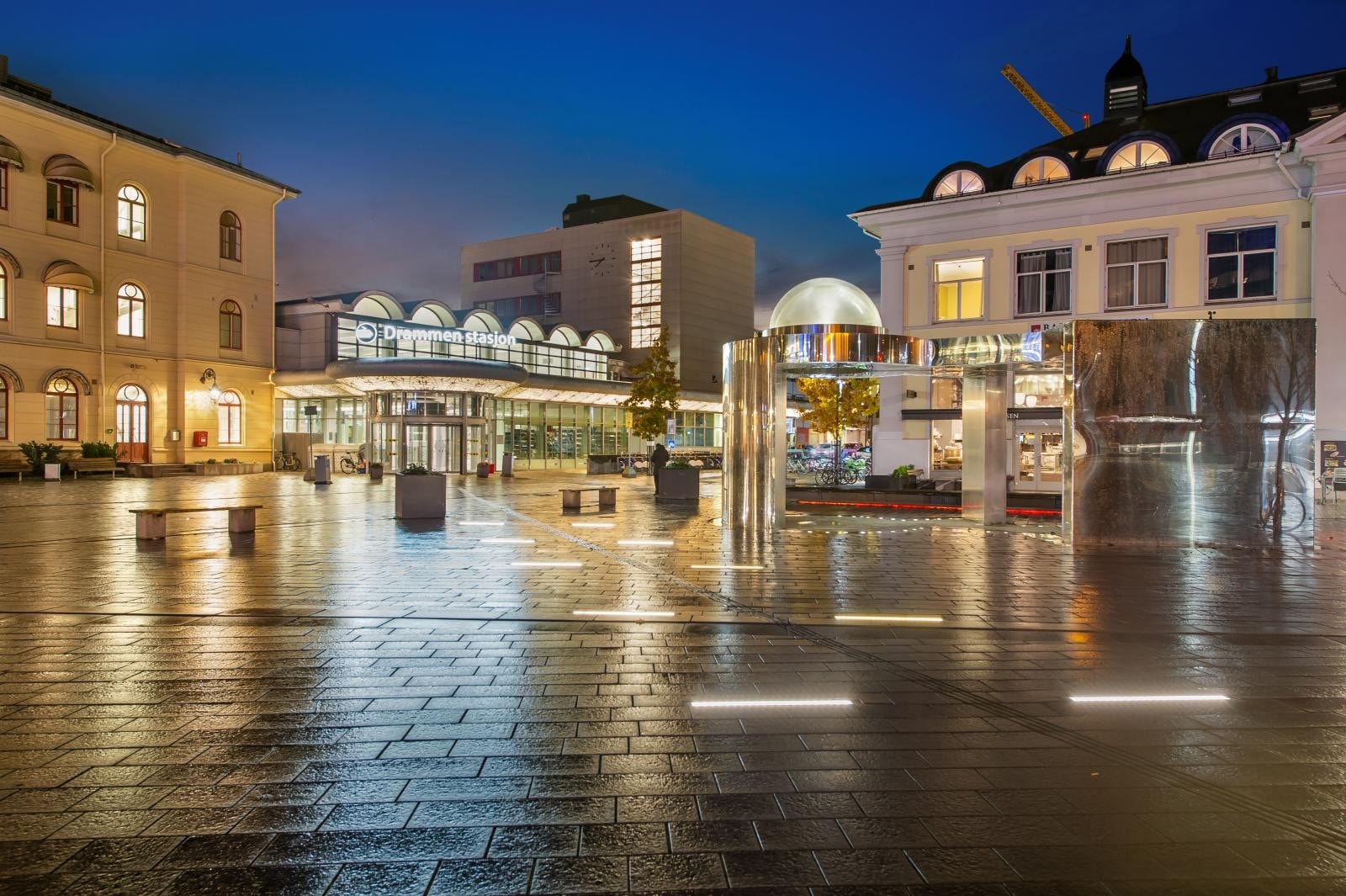 Våkne opp midt i byens sentrum med gåavstand til alt (blant annet togstasjon) Galleribilde