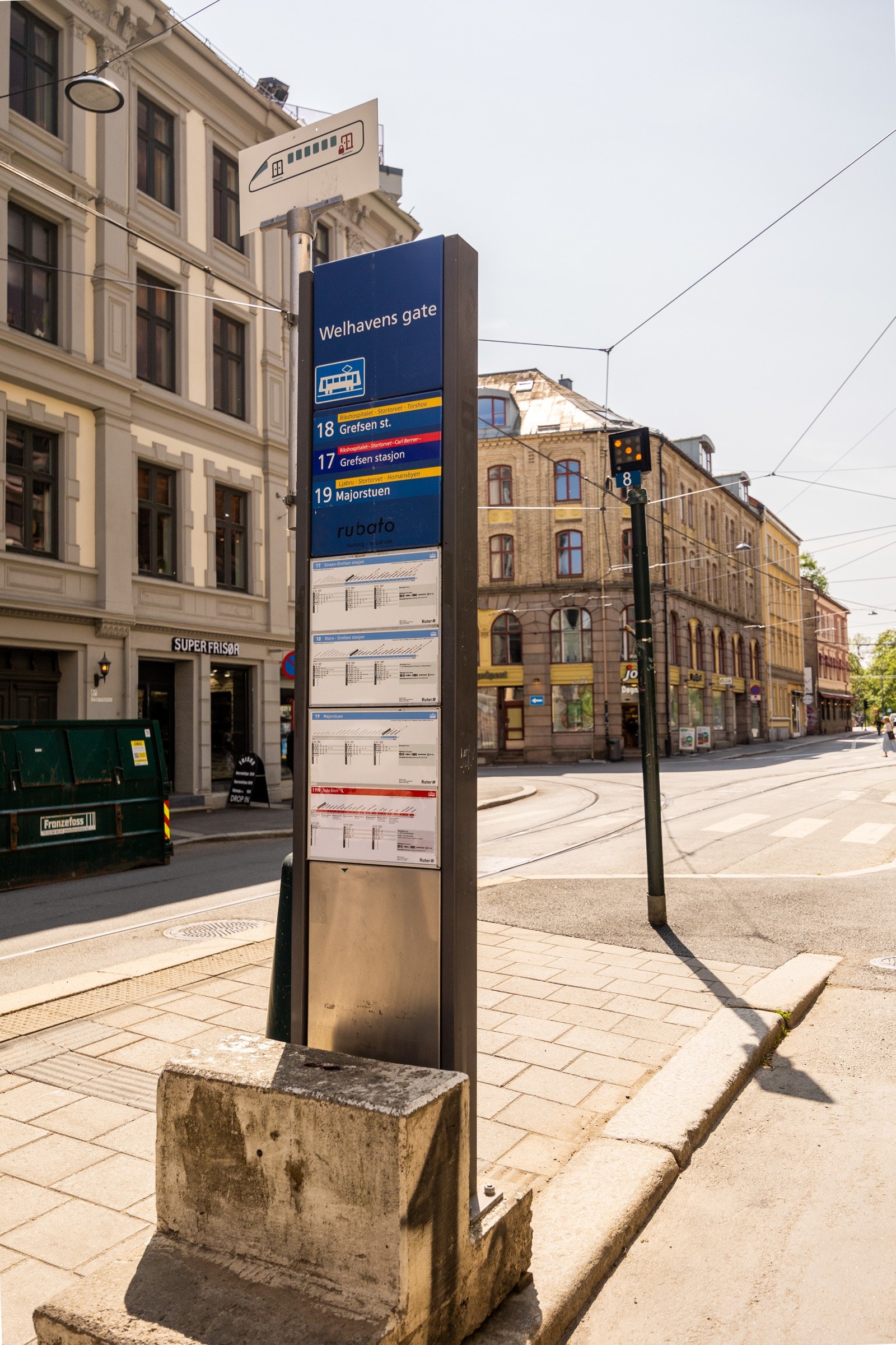 Fra leiligheten har man trikkestopp 50 meter fra døra. Galleribilde