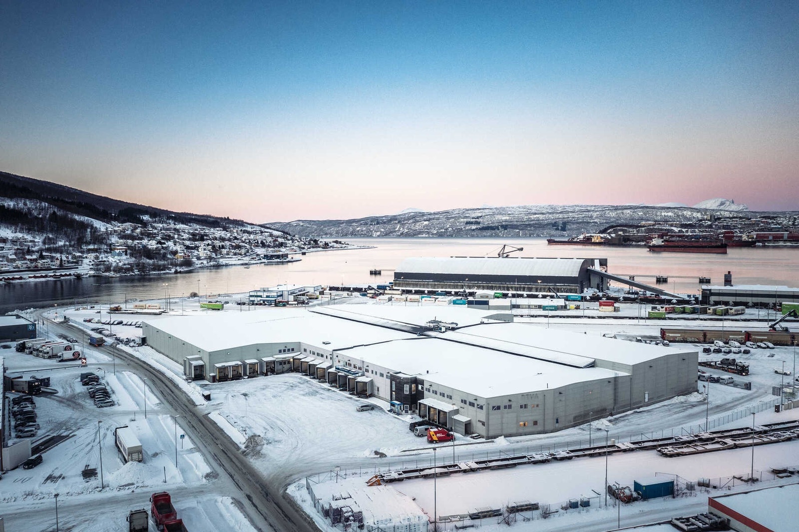 Knutepunkt med tanke på logistikk, togforbindelse og kaianlegg i området Galleribilde