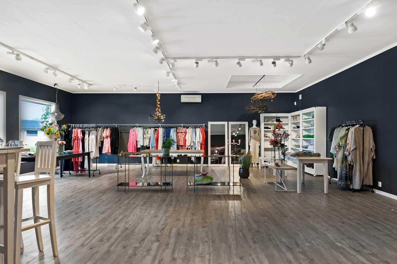 Lokalene er store og tidsriktige, utmerket for utadrettet virksomhet. Galleribilde