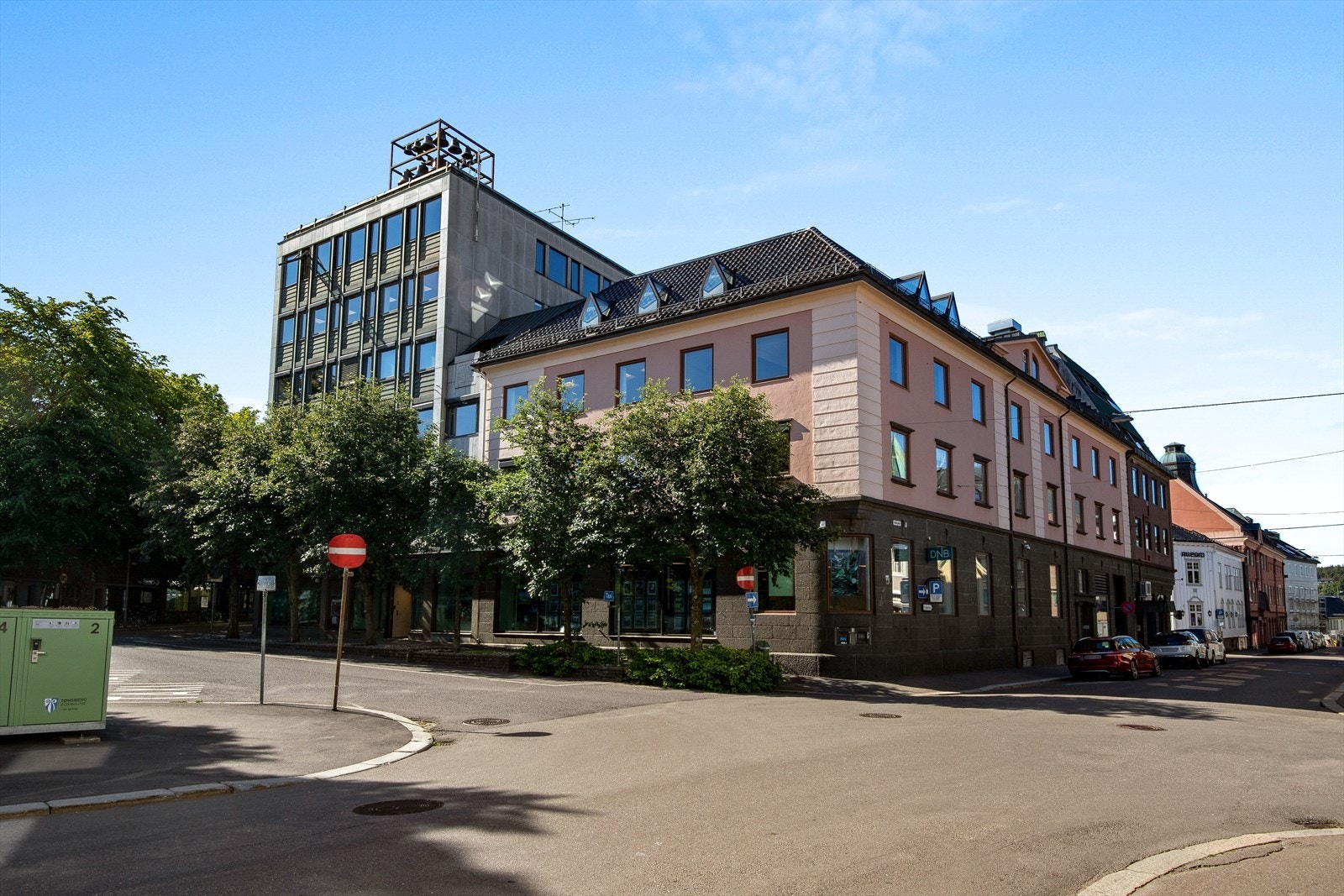 Fasade mot Farmandstorget og Møllegaten Galleribilde