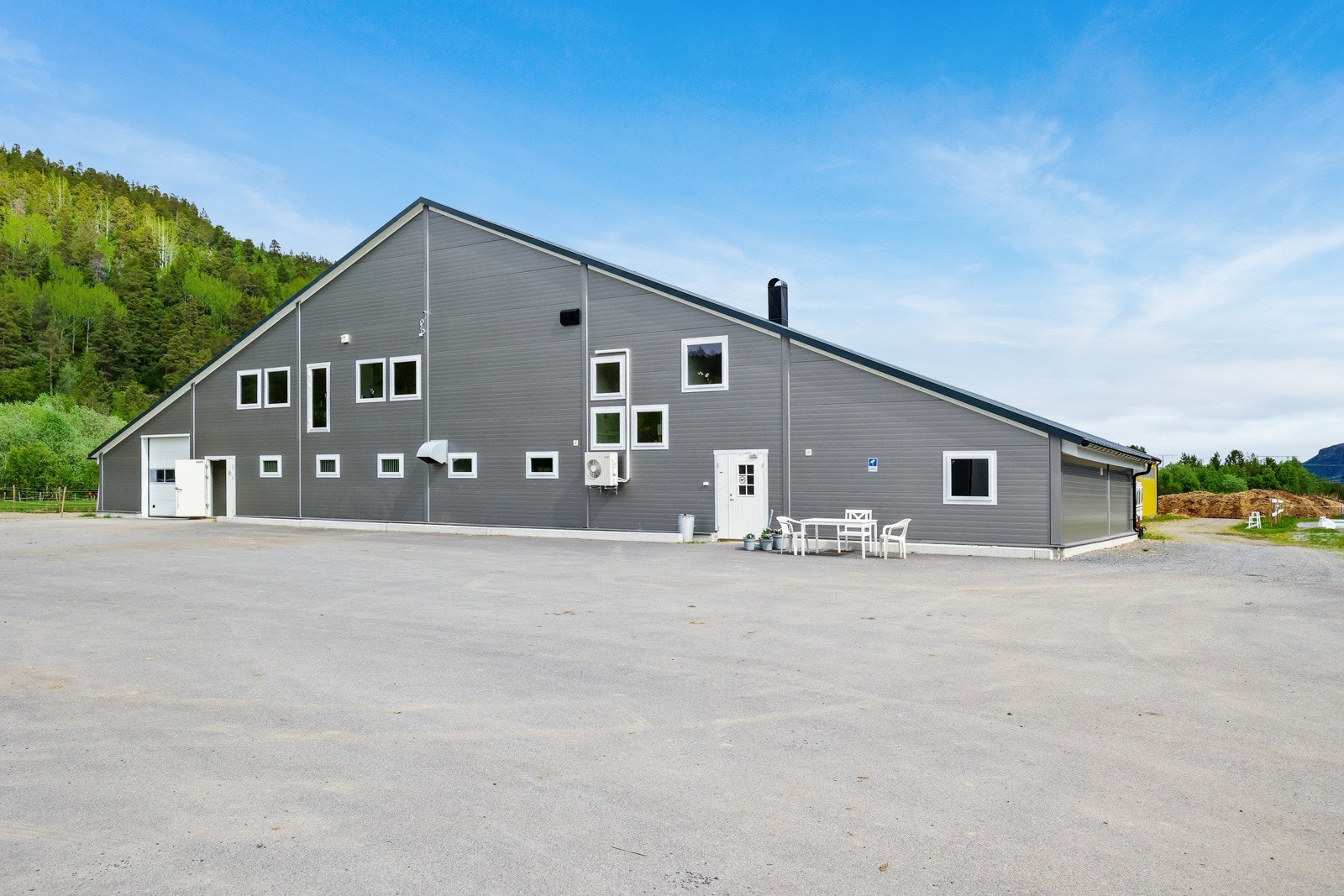 Stallbygning med selskapslokale Galleribilde