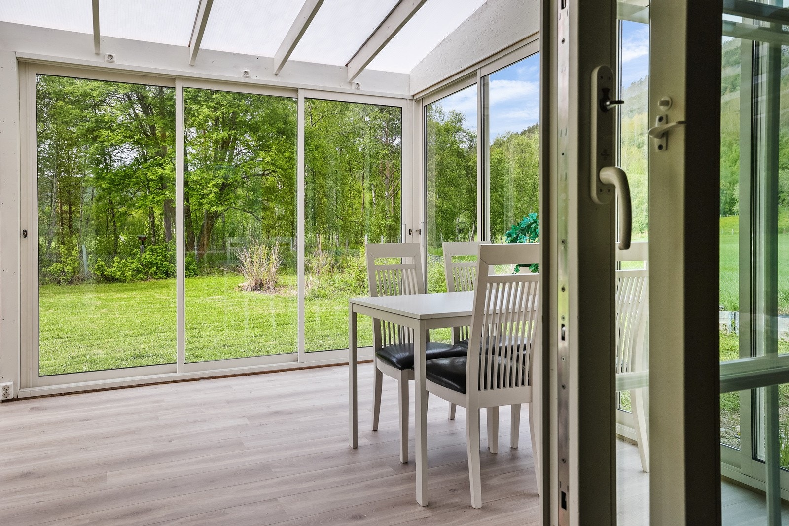 Innglasset balkong Galleribilde