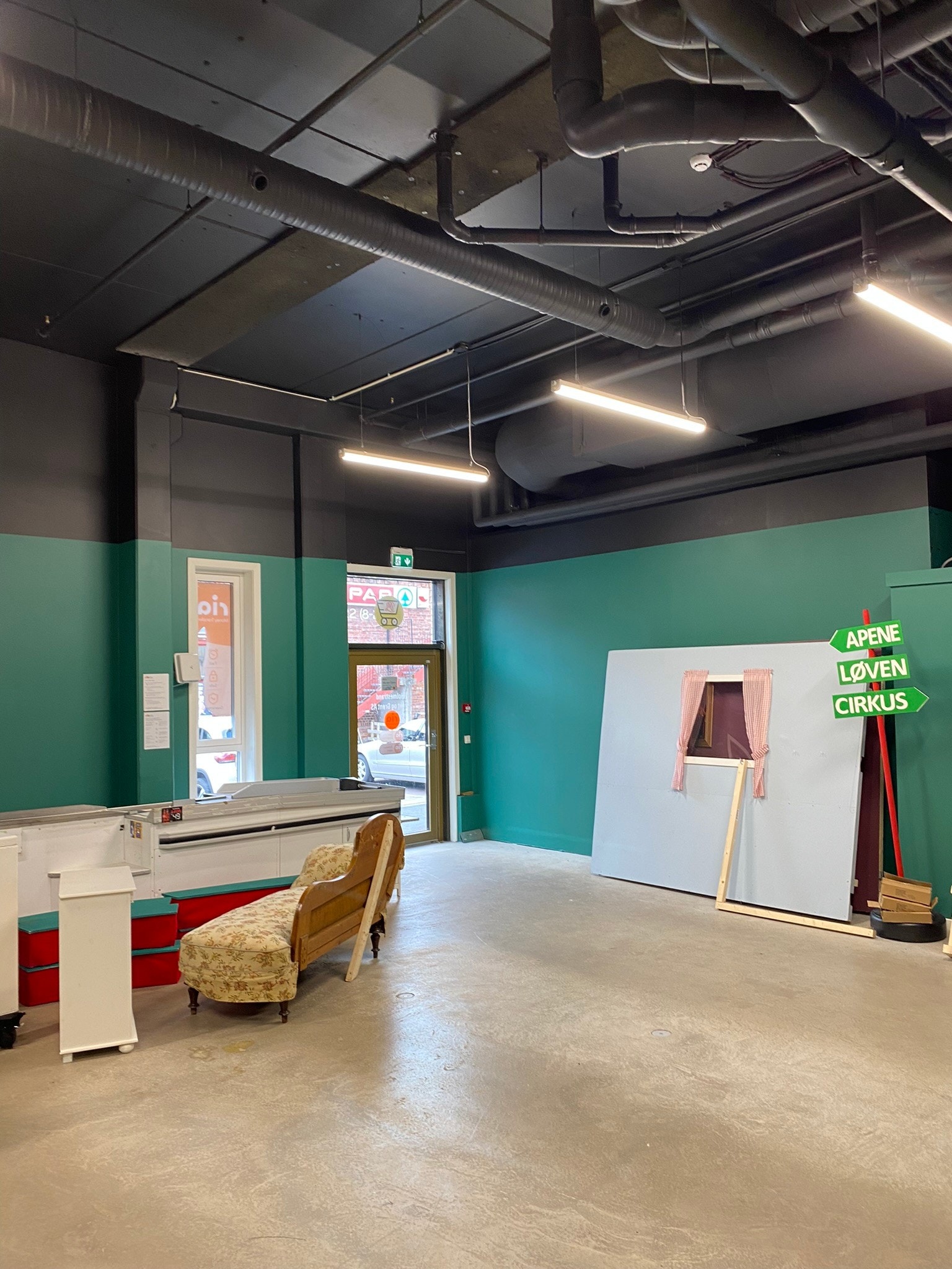Dagens inngangsparti sett fra innsiden. Galleribilde