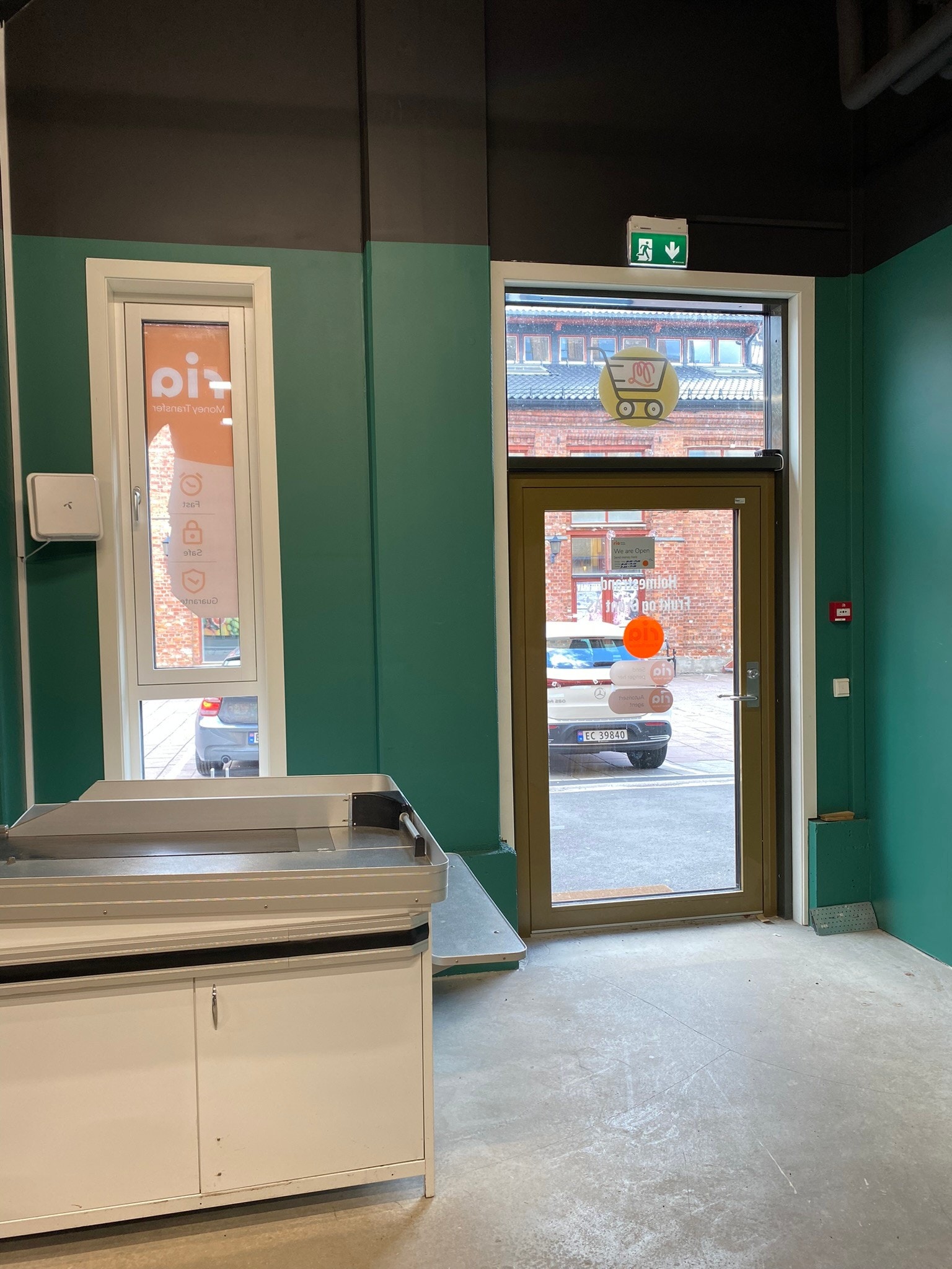 Gode P-muligheter rett på utsiden av lokalet. Galleribilde