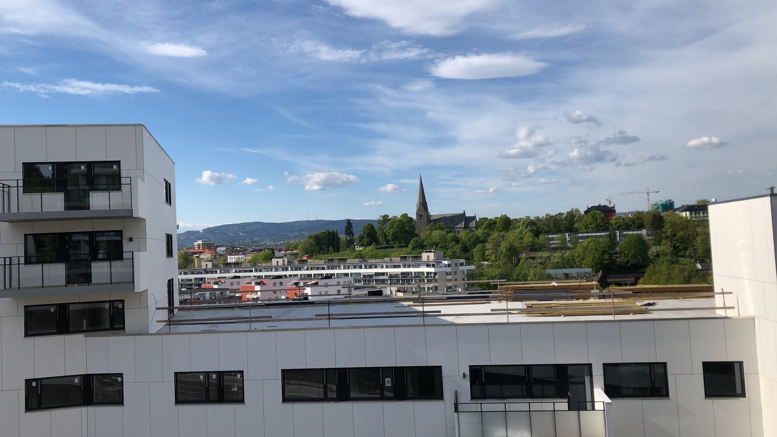 Flott utsikt over Vålerenga og Holmenkollen Galleribilde