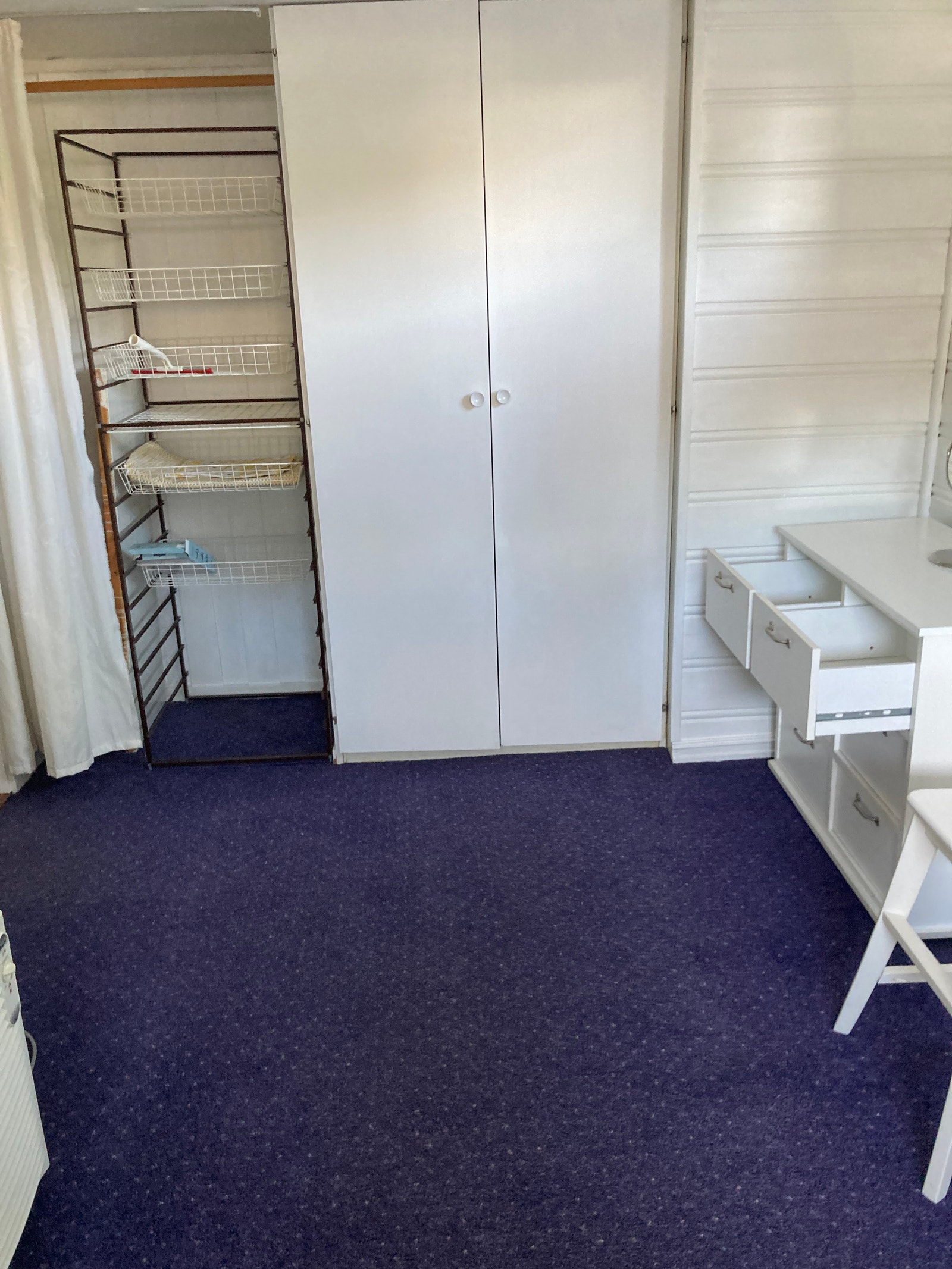 Soverom 1 m garderobeskap og kommode Galleribilde