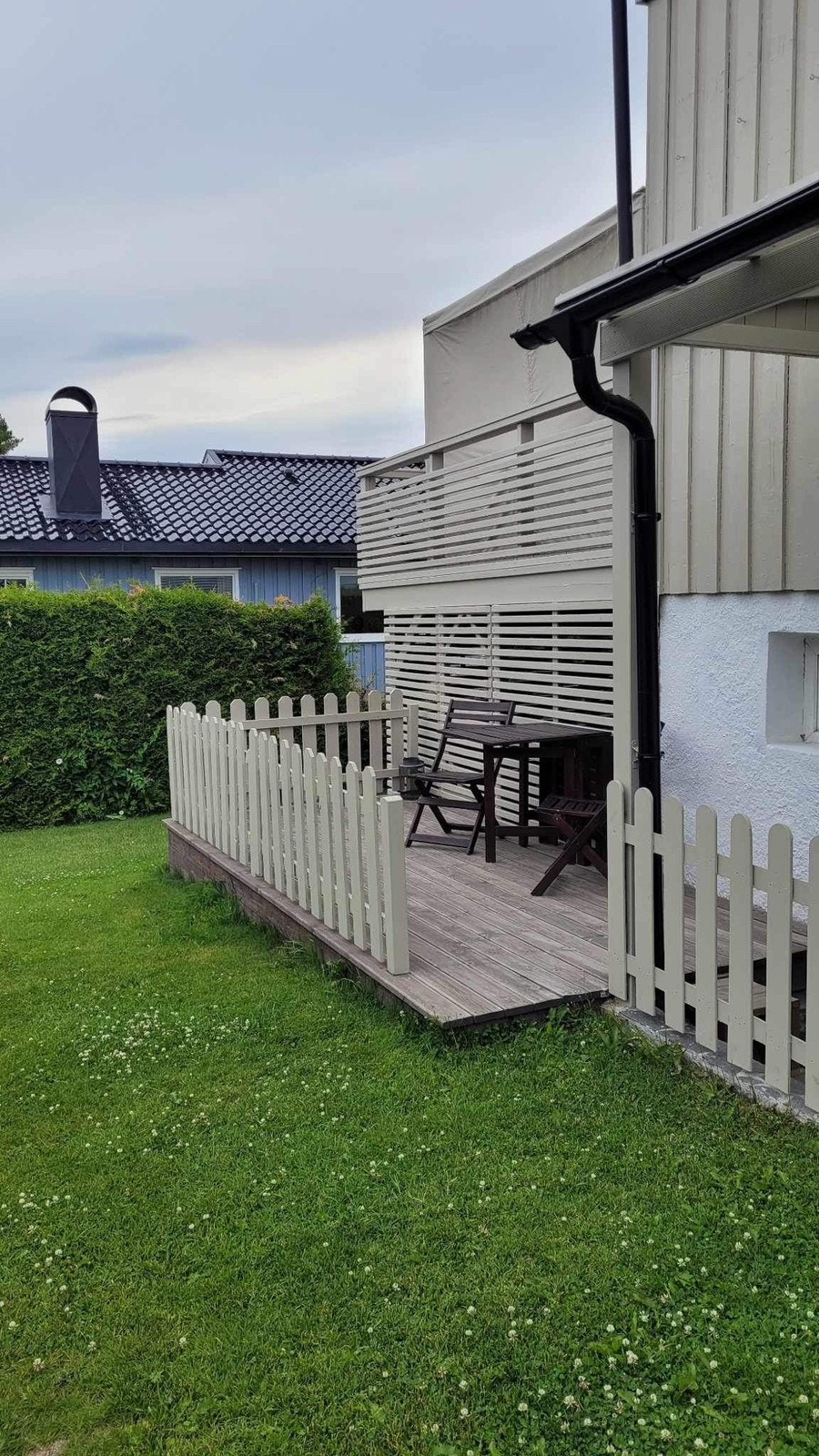 Terrasse med tilgang til utendørs bod. Galleribilde