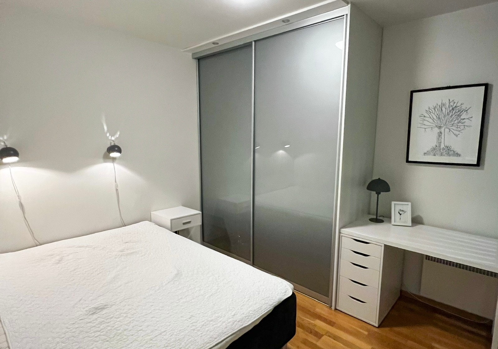 150cm seng og stort garderobeskap. Galleribilde