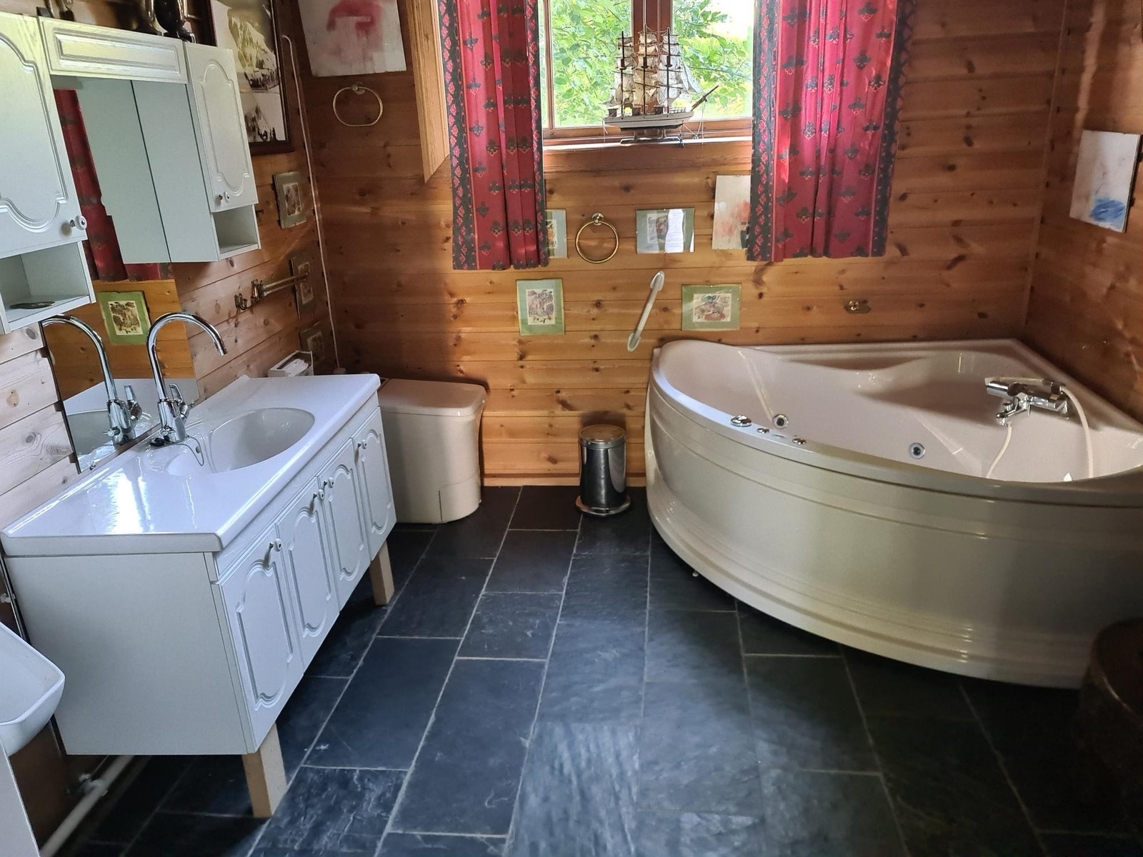 Bad. Cinderella toa. Elektrisk. Galleribilde