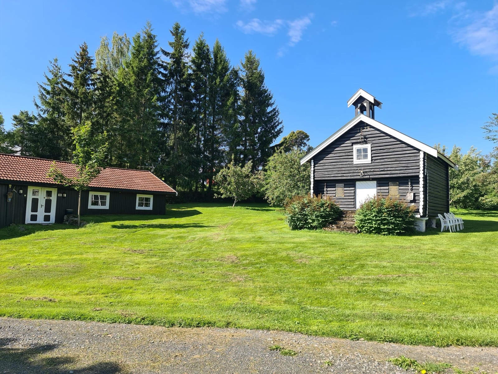 Boligen og stabburet ligger på et tun Galleribilde