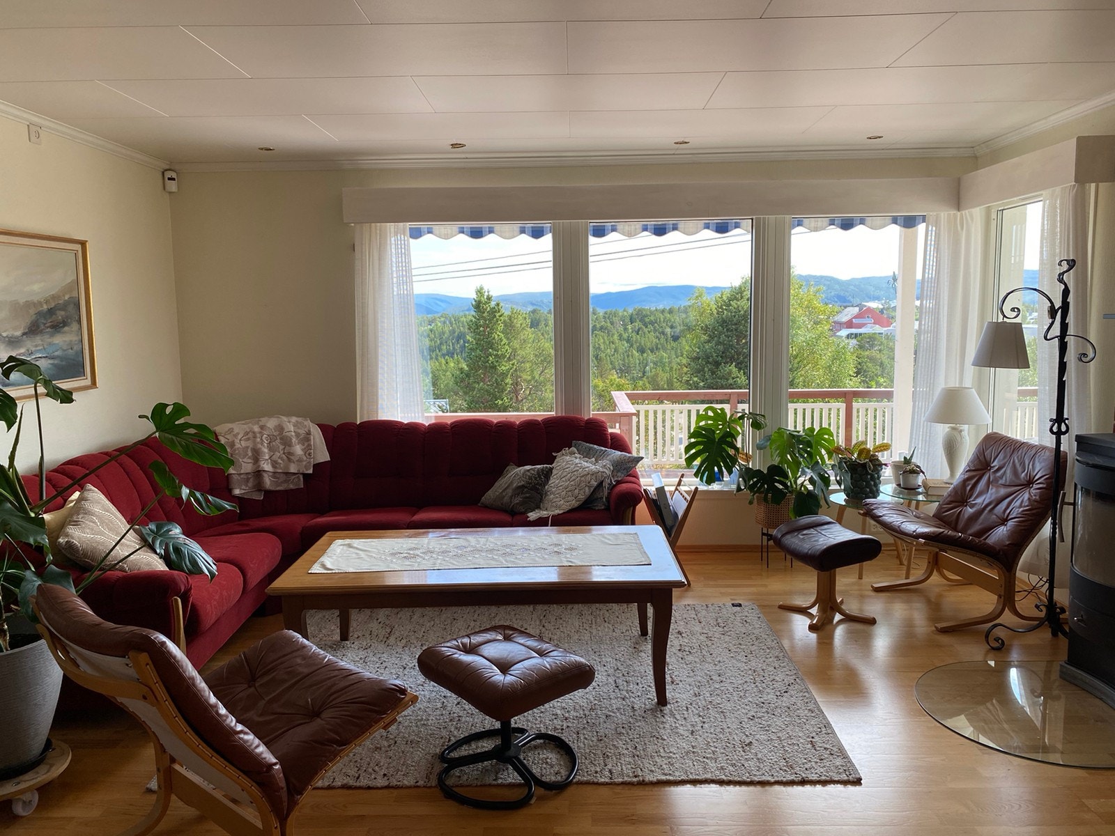 Stor stue med to sofakroker Galleribilde