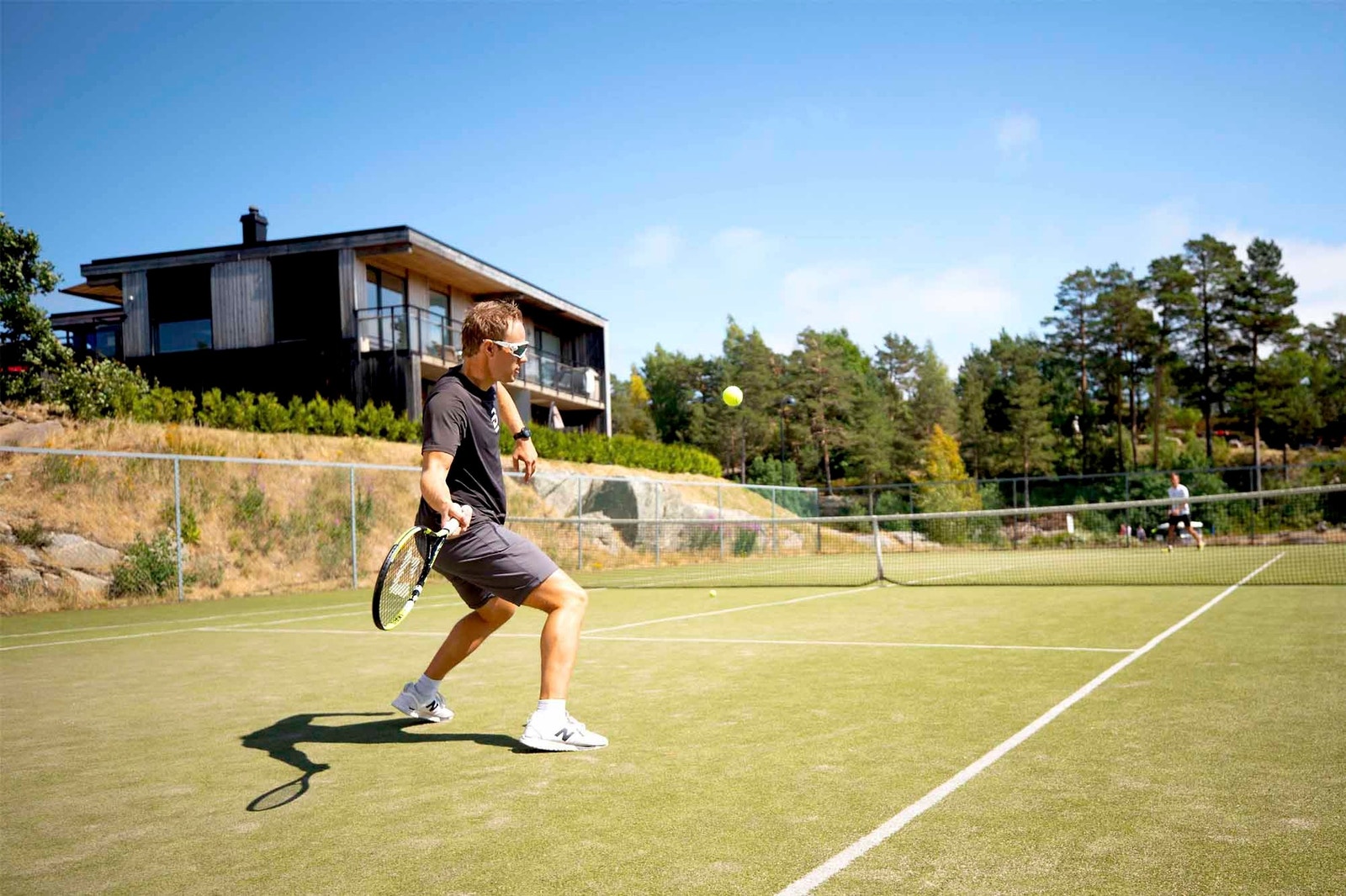 2 tennisbaner + 1 paddelbane Galleribilde