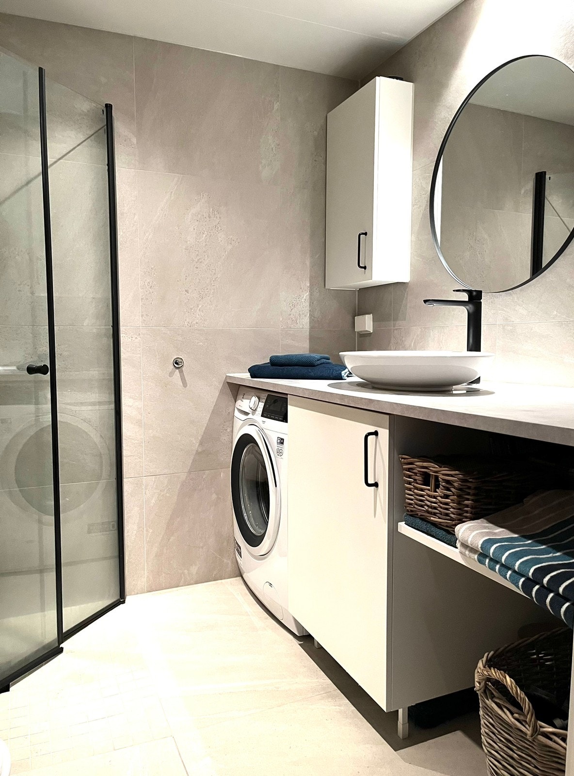 Bad 2 tilknyttet soverom 3, inkludert nyere vaskemaskin Galleribilde