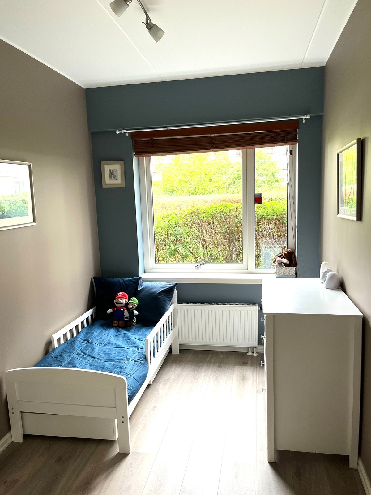 Soverom 2 med garderobeskap Galleribilde