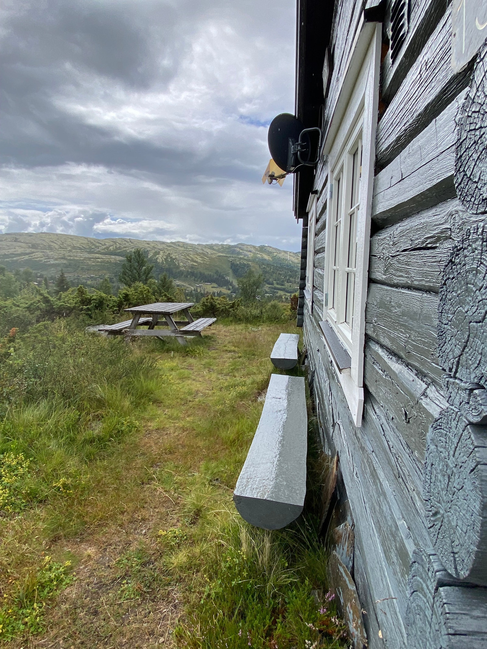 Flere sitte muligheter rundt hytta Galleribilde