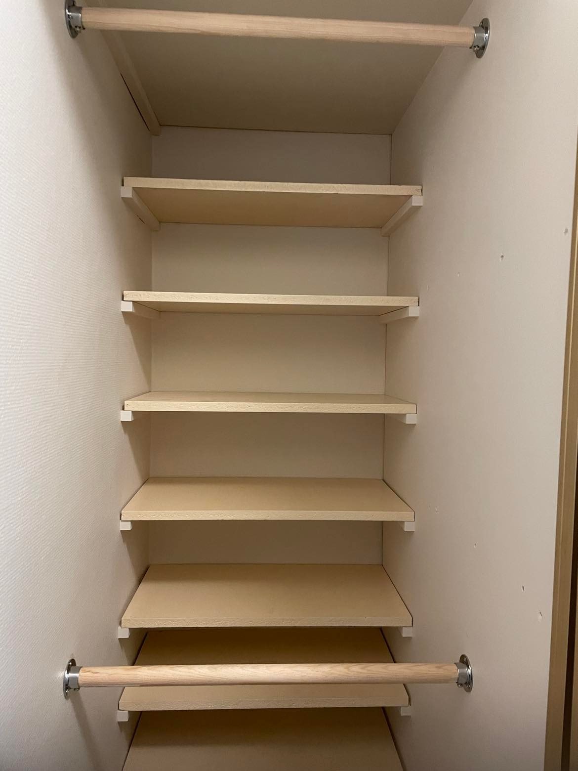 Dypt garderobeskap - bilde 1 aug 2023 Galleribilde