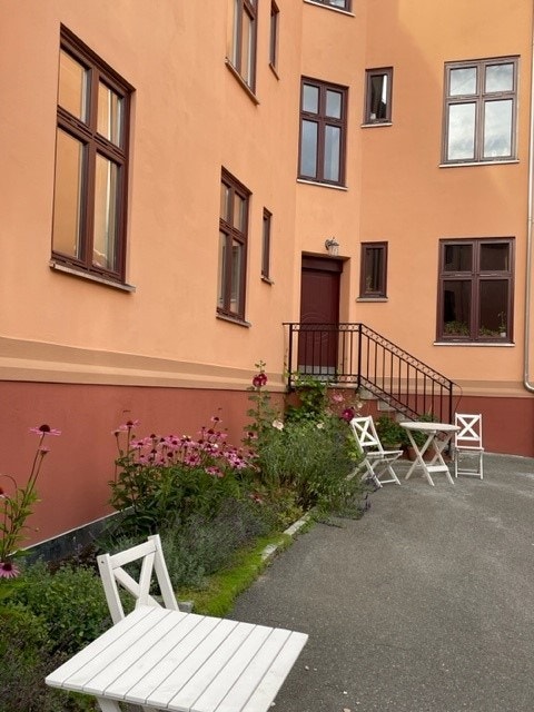 Bakgårdsidyll Galleribilde