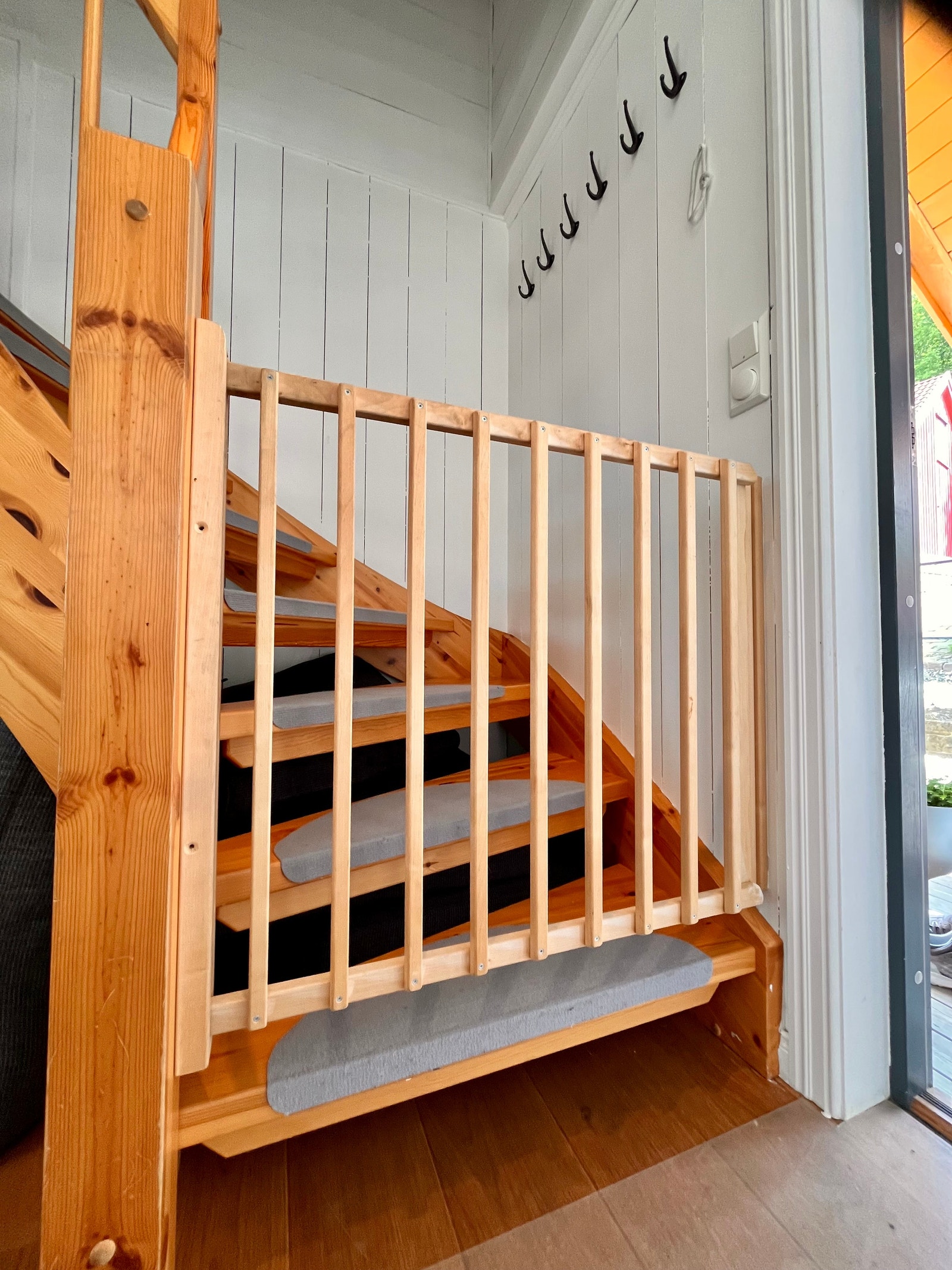 Barnevennlig trappegrind både i 1. og 2. etasje. Galleribilde