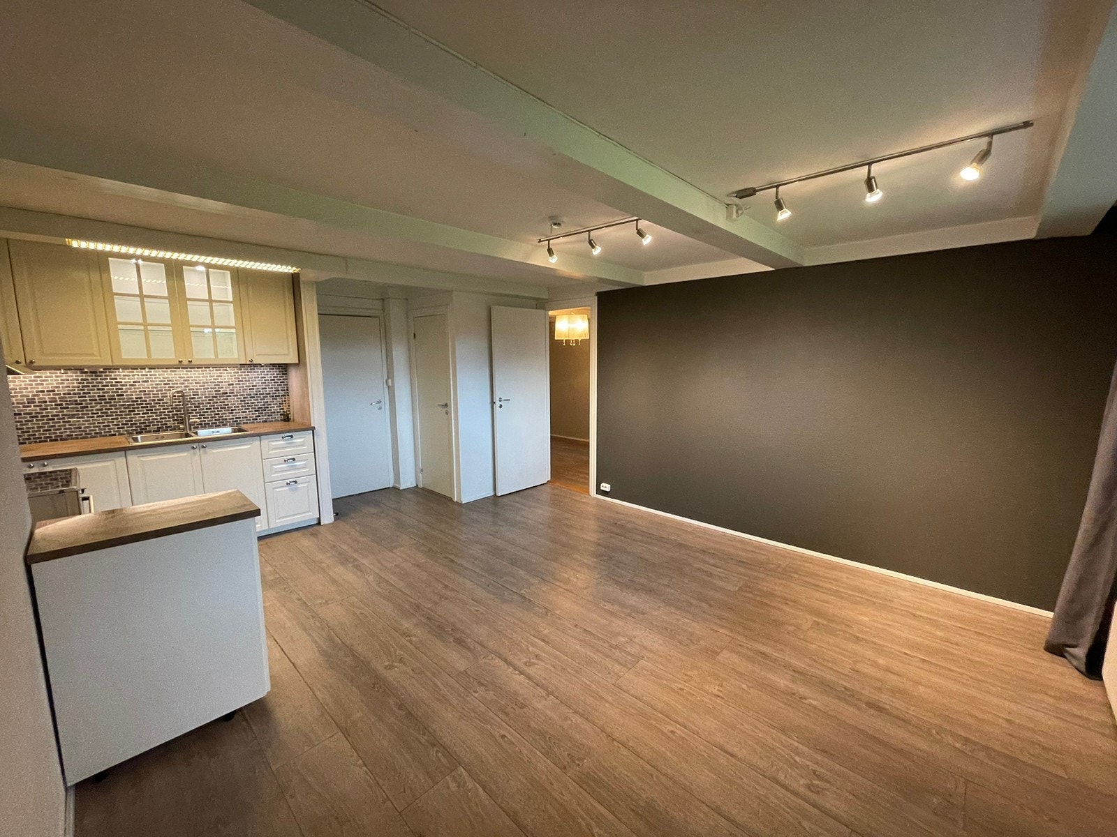 Stue uten møbler Galleribilde