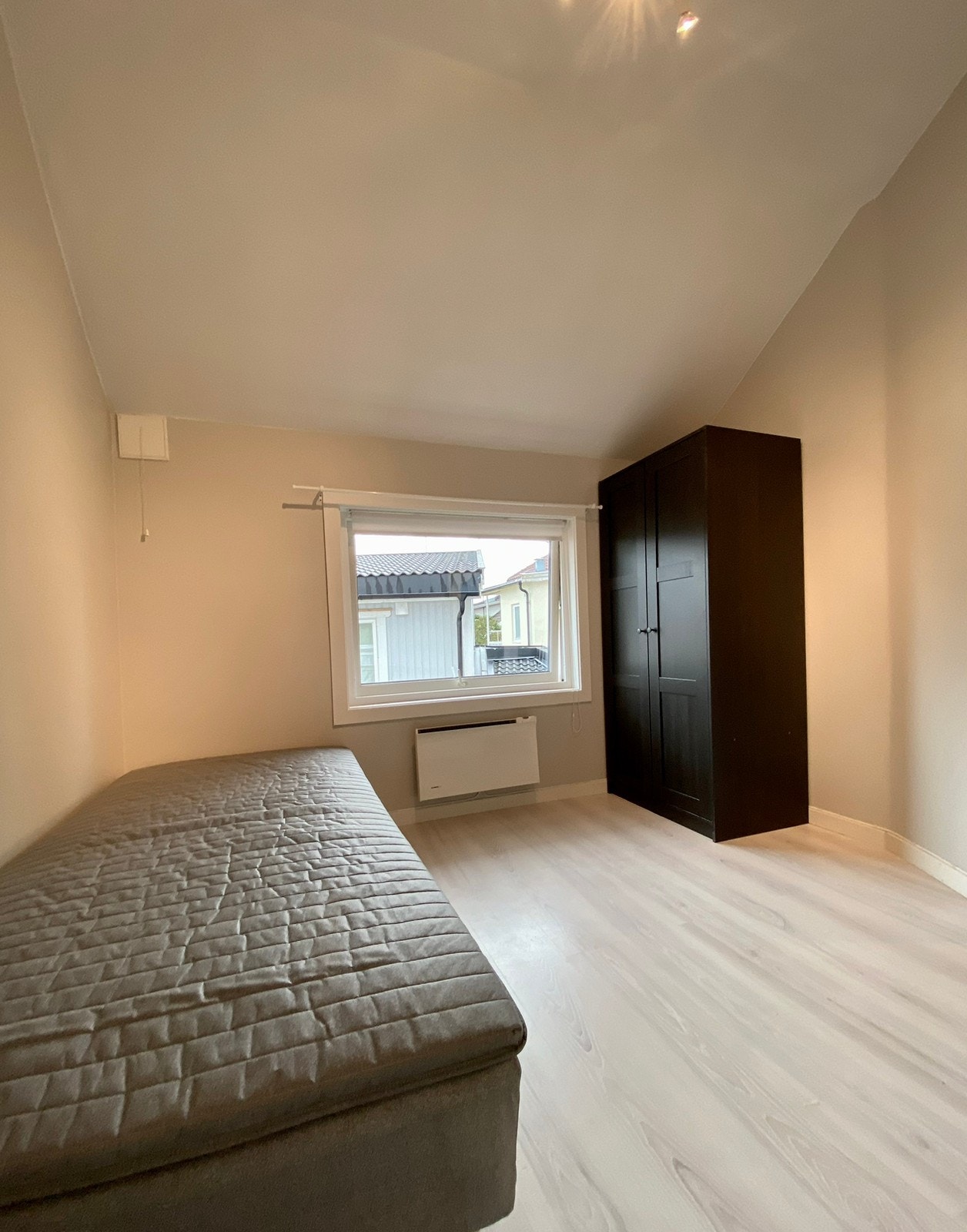 Rom 1, 2 etg 4800kr mnd Galleribilde