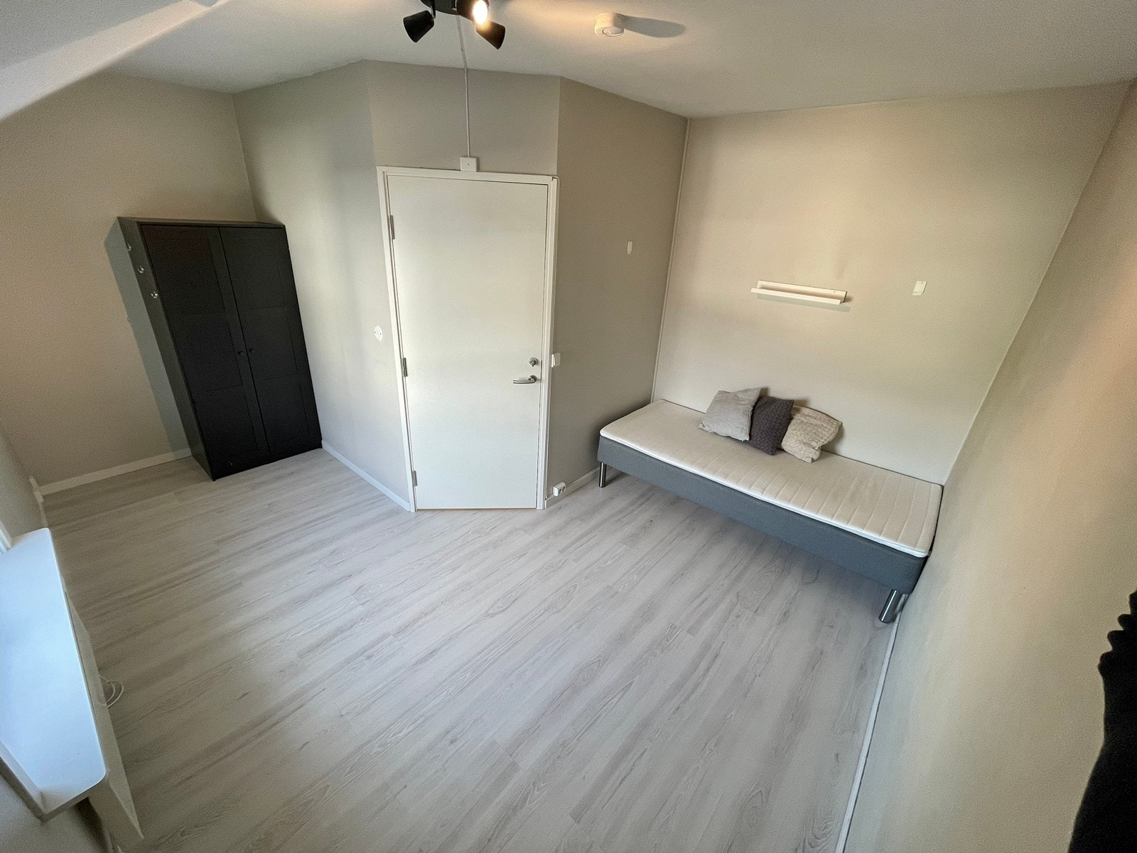 Rom 2, 2 etg 5900kr mnd Galleribilde