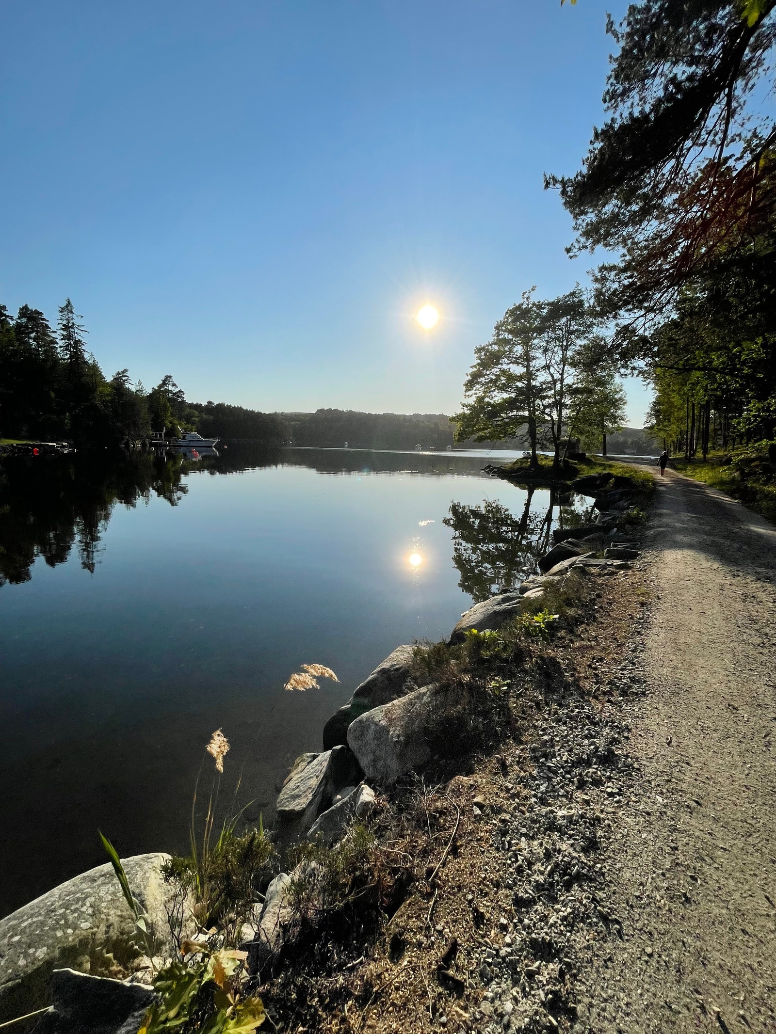 Tursti til båtplass og badeområde Galleribilde
