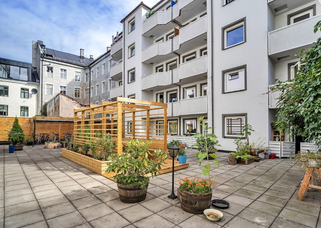 Bakgård Galleribilde
