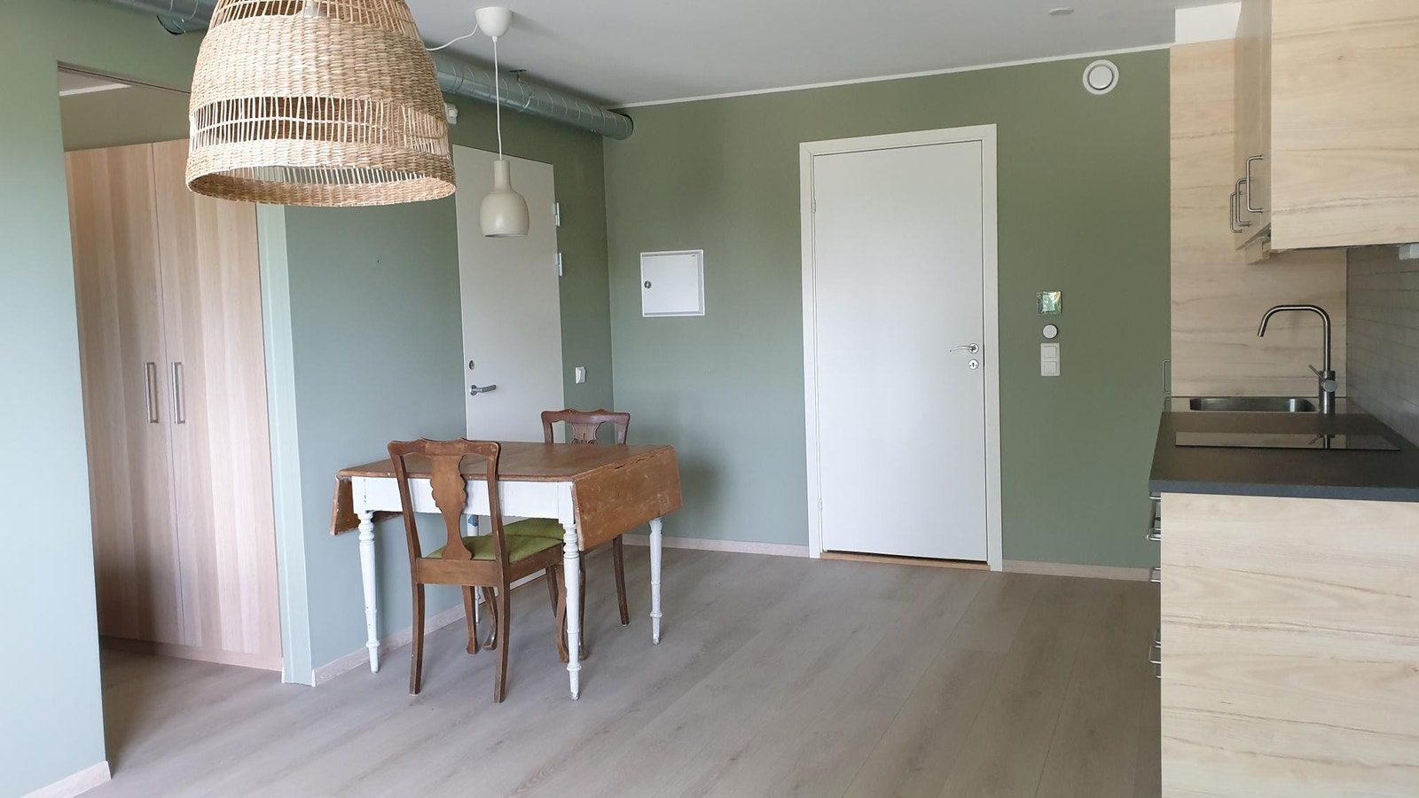 Plass til et lite spisebord Galleribilde