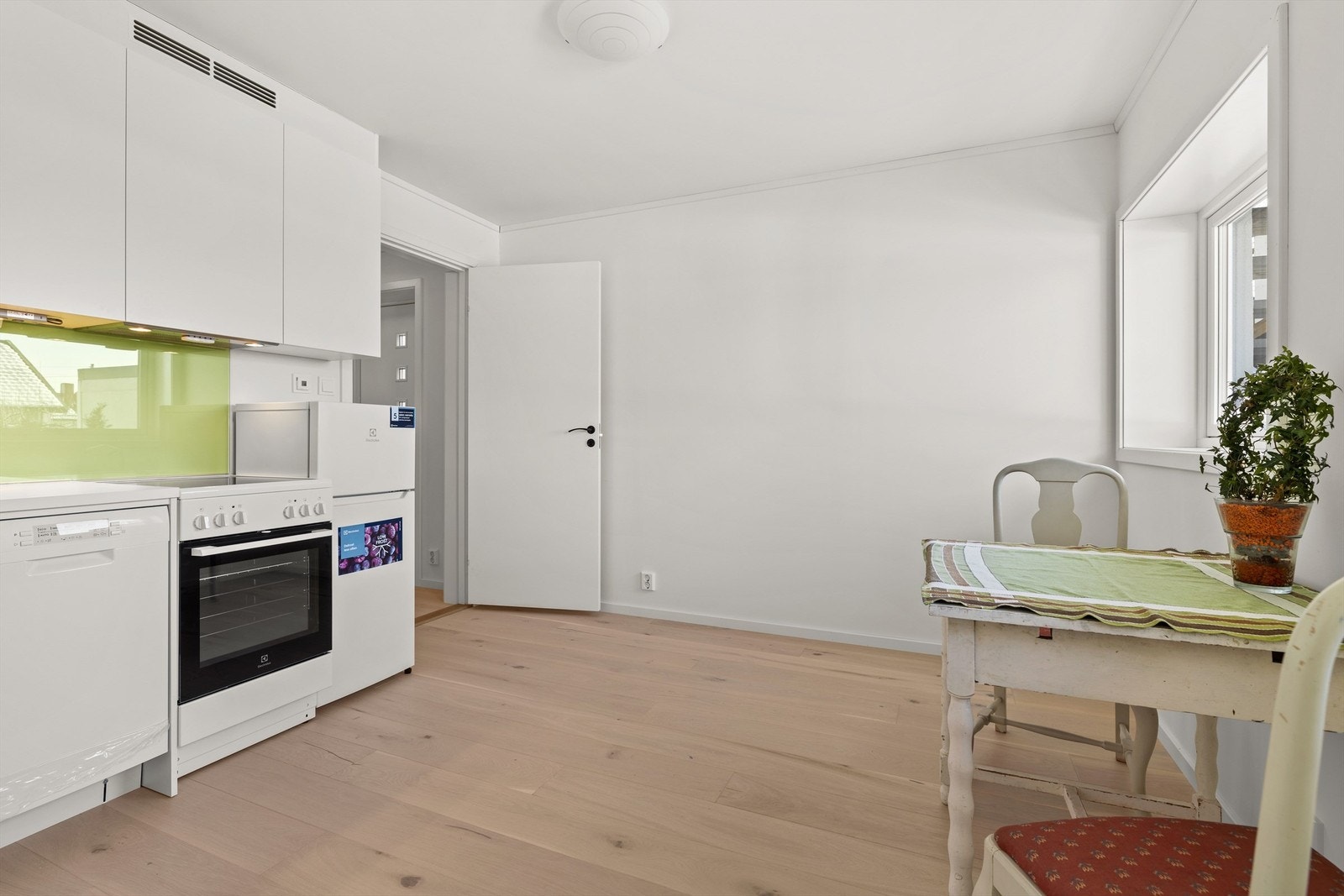 Kjøkken (bord med stoler er ikke inkludert) Galleribilde