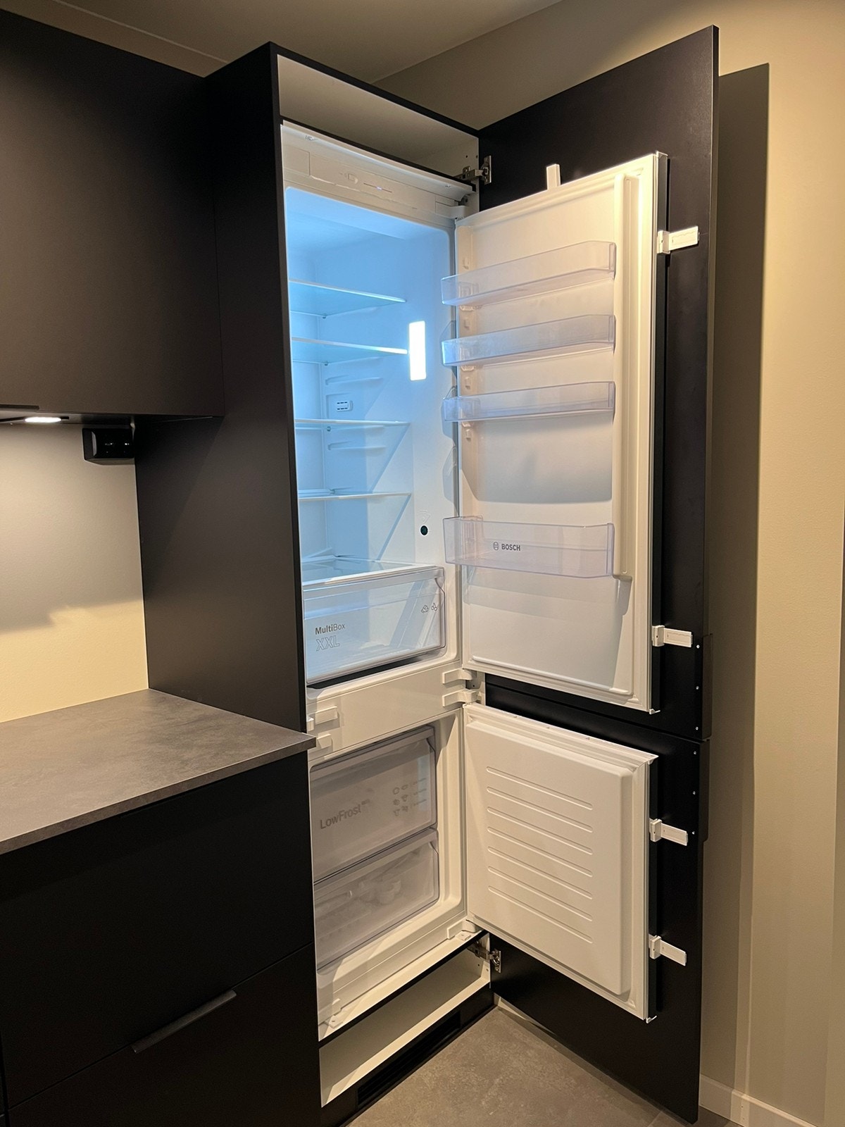 Stort kjøl- og fryseskap Galleribilde