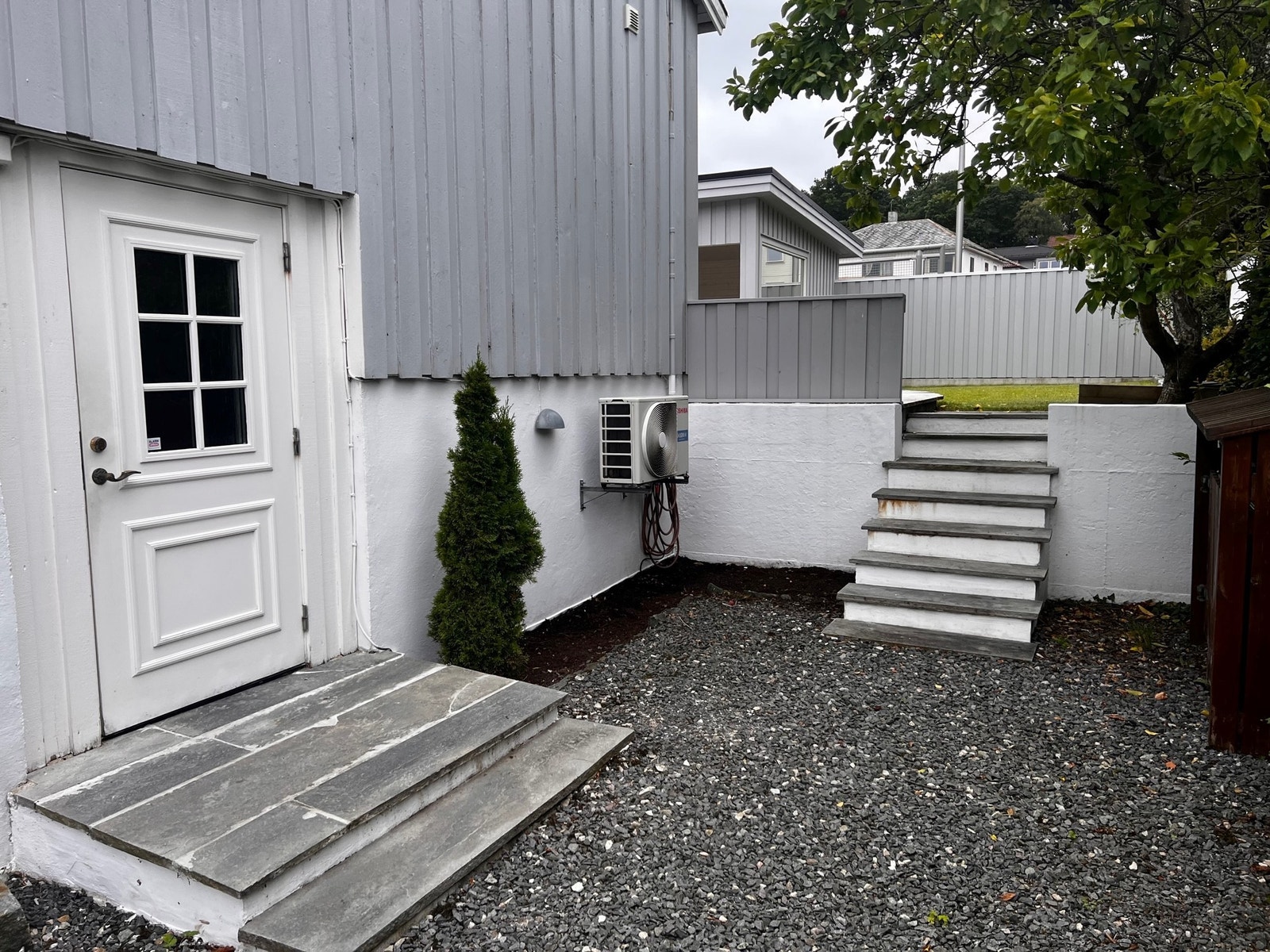 Hagen er vestvendt og har meget gode solforhold og er skjermet både når det gjelder vind og innsyn. Galleribilde