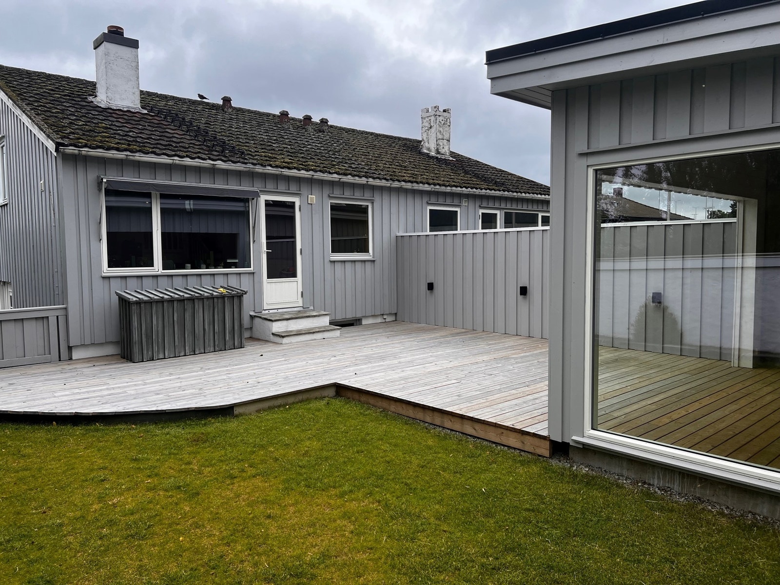 Hagen er vestvendt og har meget gode solforhold og er skjermet både når det gjelder vind og innsyn.
16 m2 overdekket terresse Galleribilde