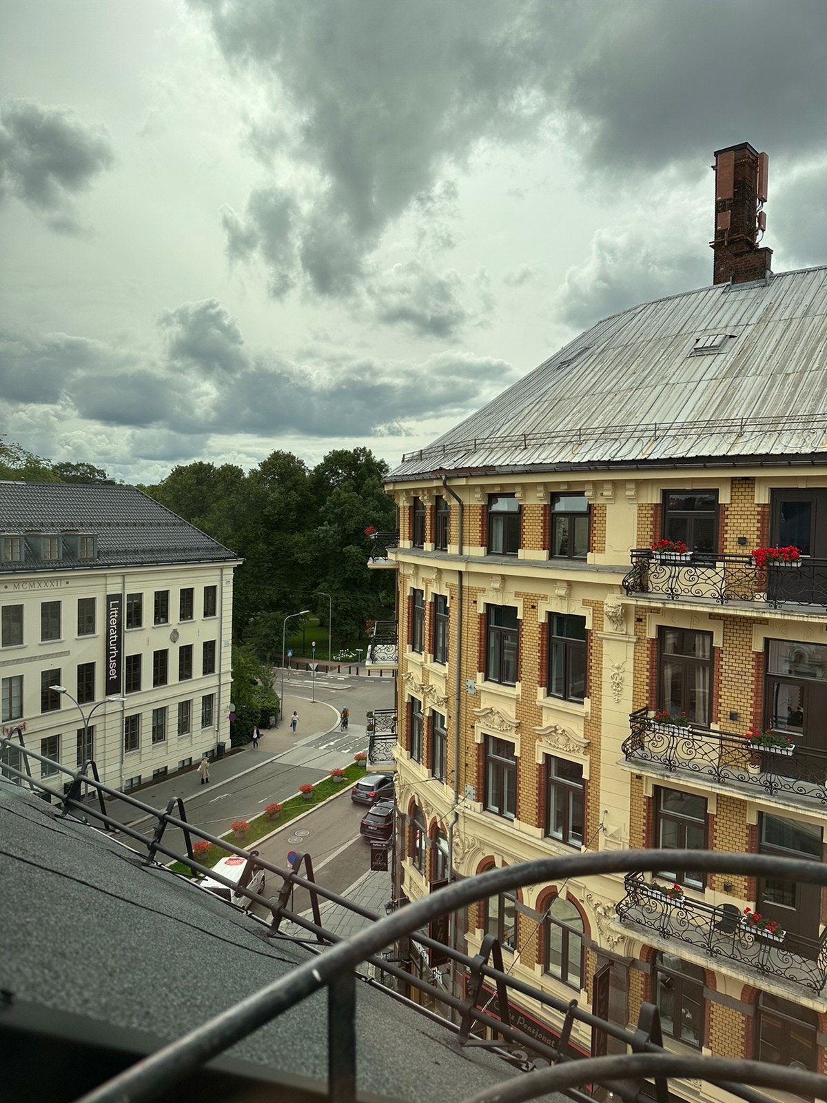 Utsikt mot Slottsparken Galleribilde