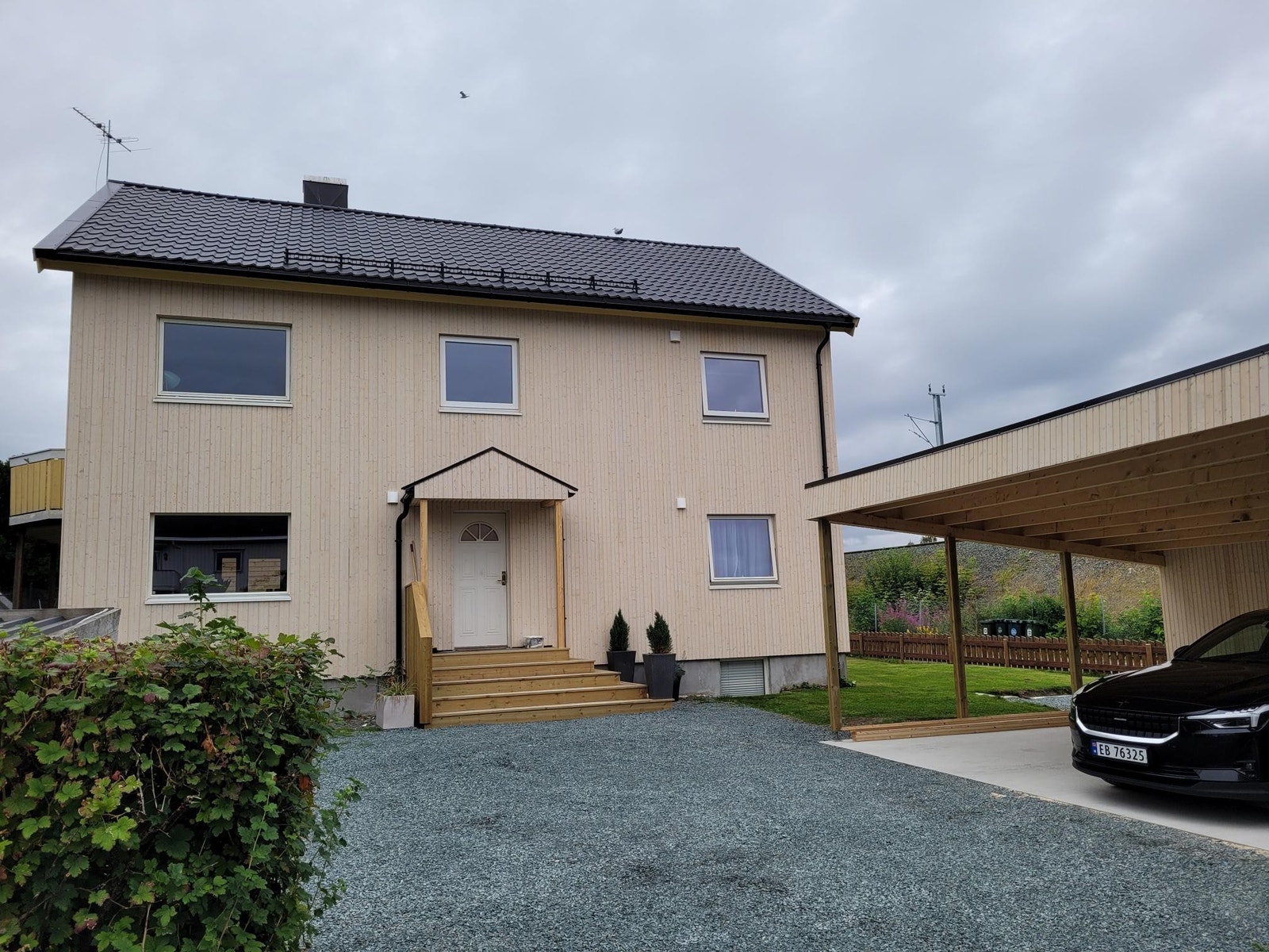 Inngangsparti og gårdsplass Galleribilde