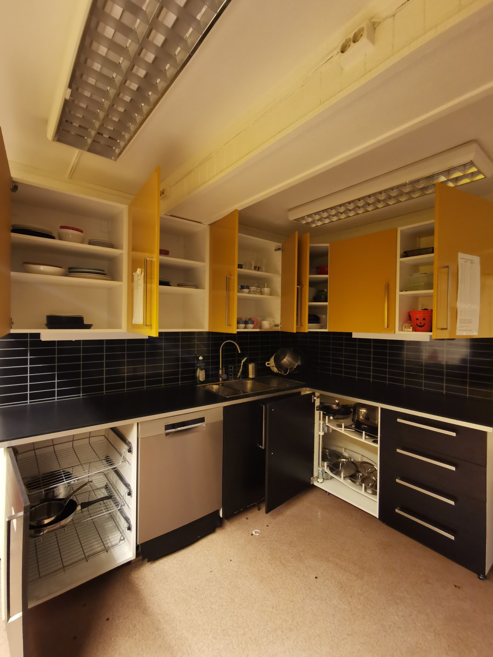 Kjøkken er utstyr Galleribilde