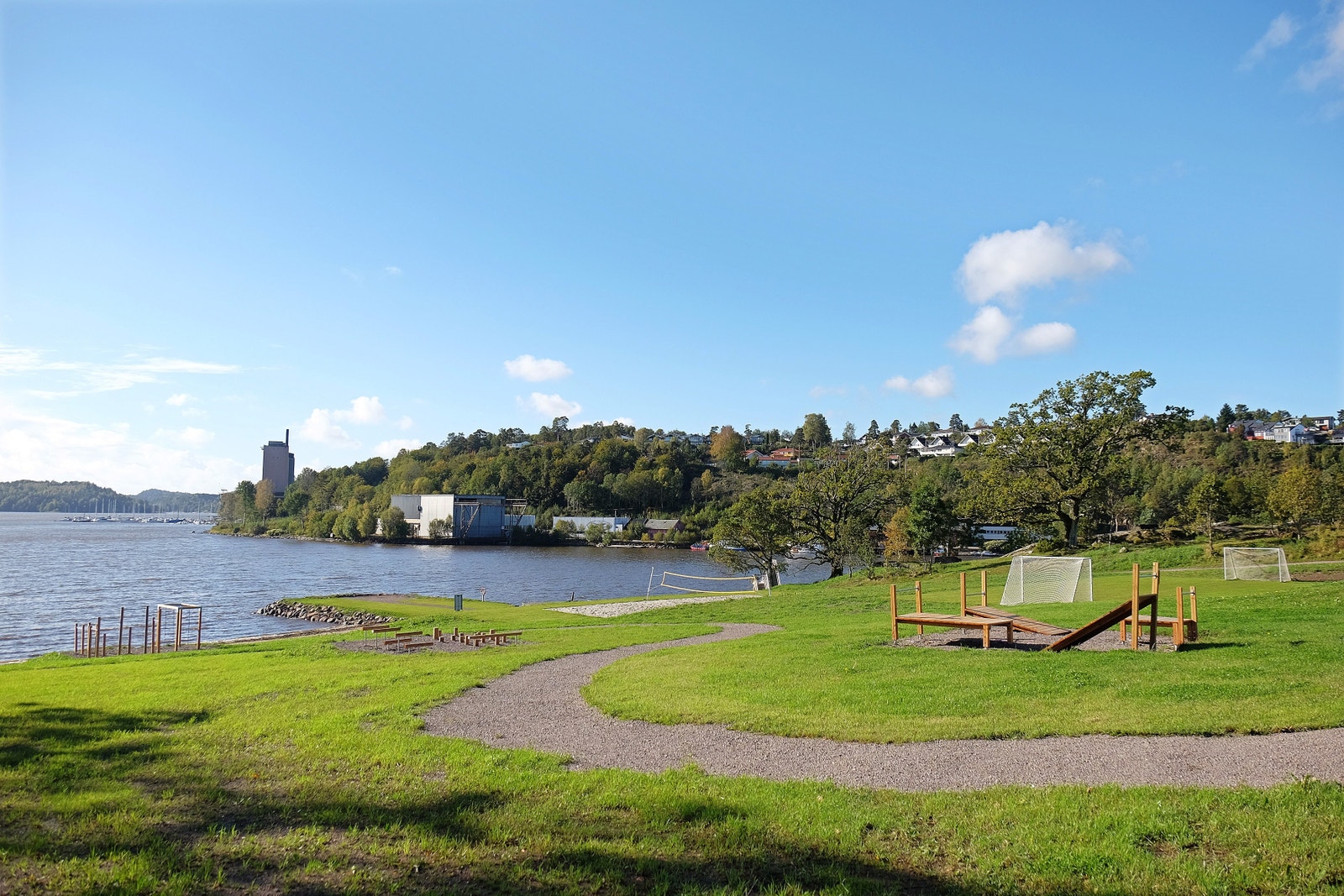 Flotte bademuligheter på Melsomvik, 10 minutters kjøring fra prosjektet Galleribilde