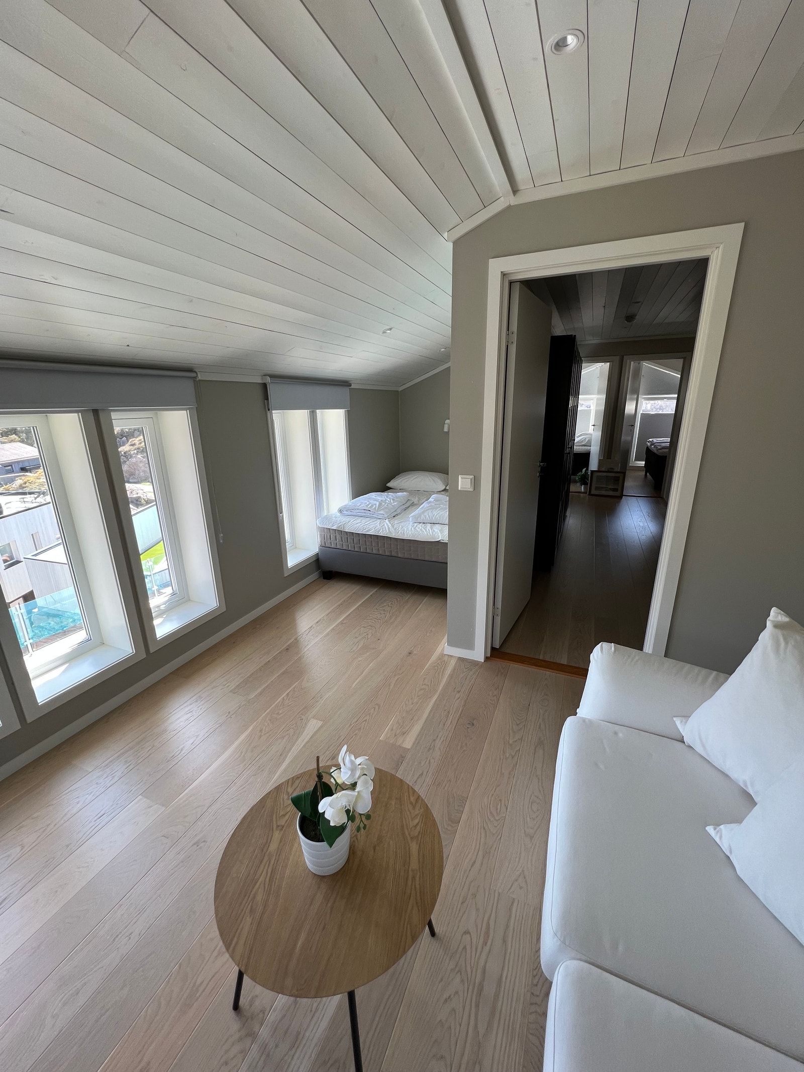 Loftstue med havutsikt, seng på 140 x 200 Galleribilde