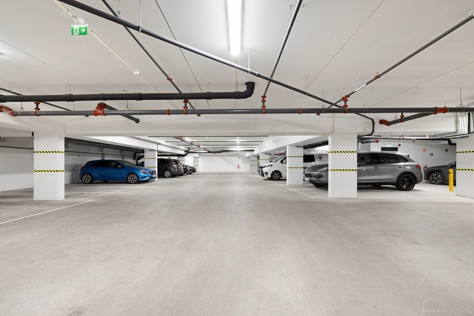 Parkeringsplass i kjeller m/elbil lader kan leies etter avtale (tillegg i husleie) Galleribilde