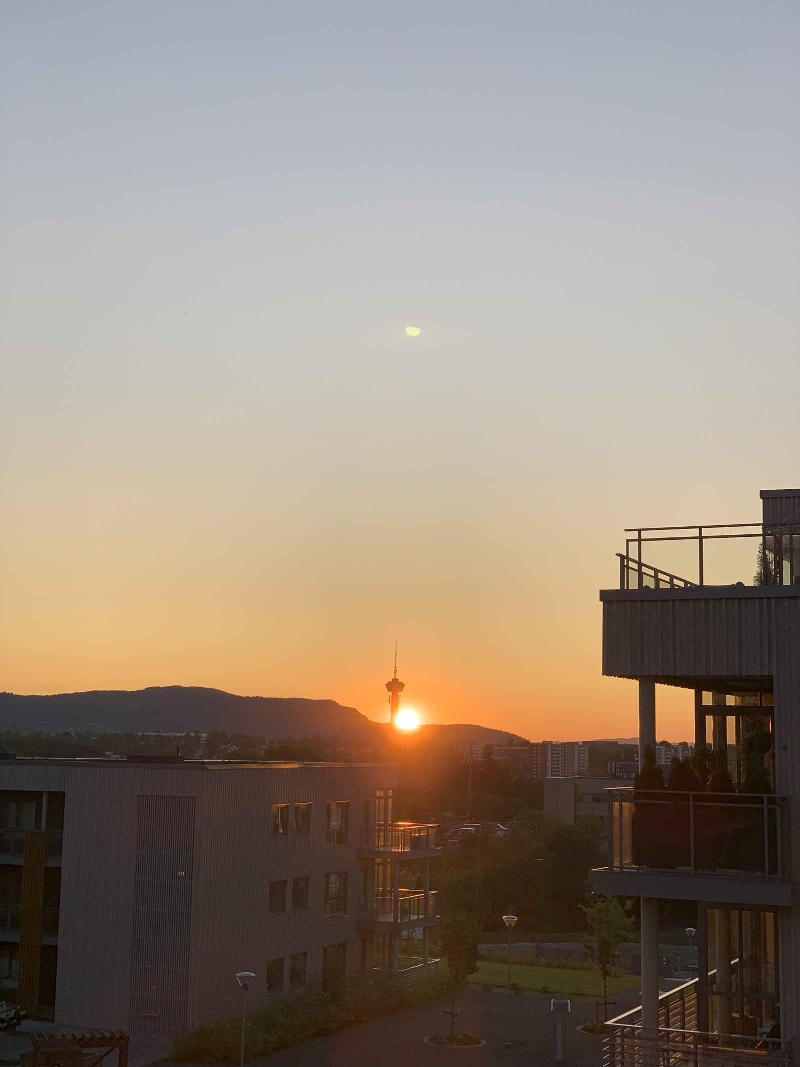 Solnedgang i August Galleribilde