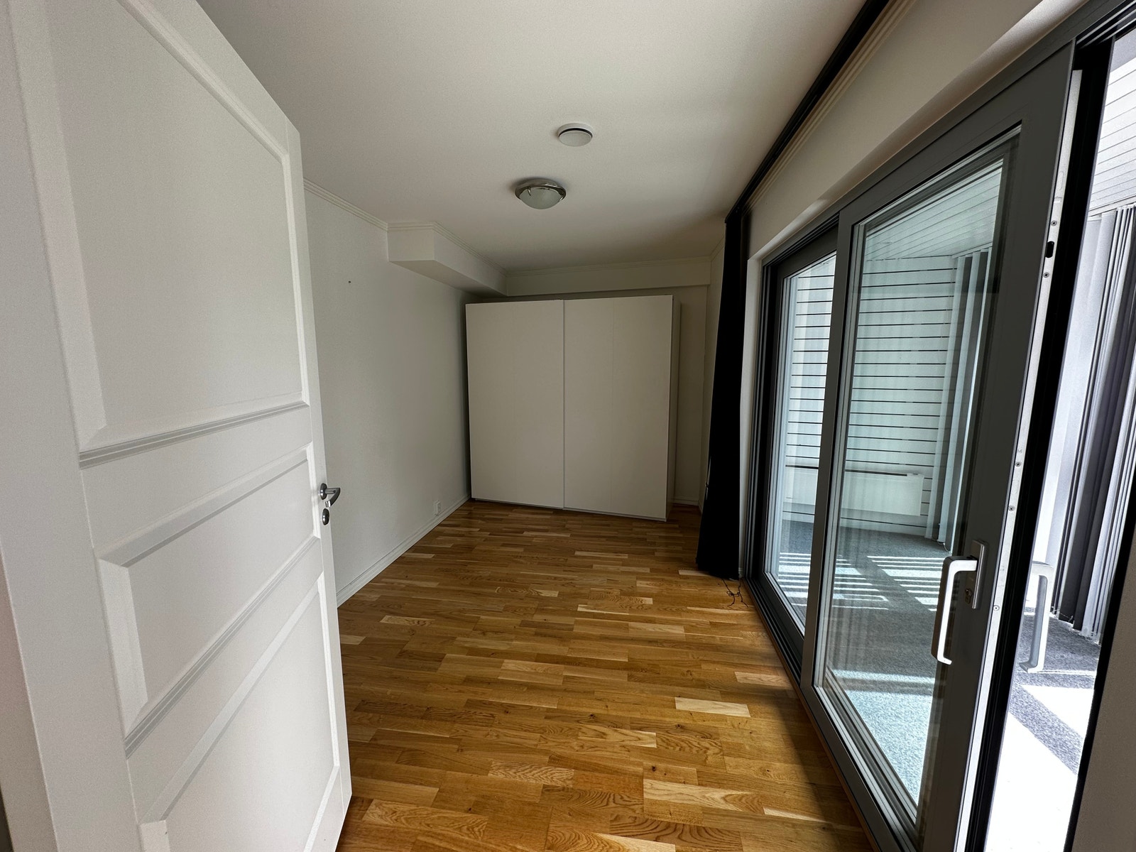 Soverum nr. 2 vendt ut mot gata Galleribilde