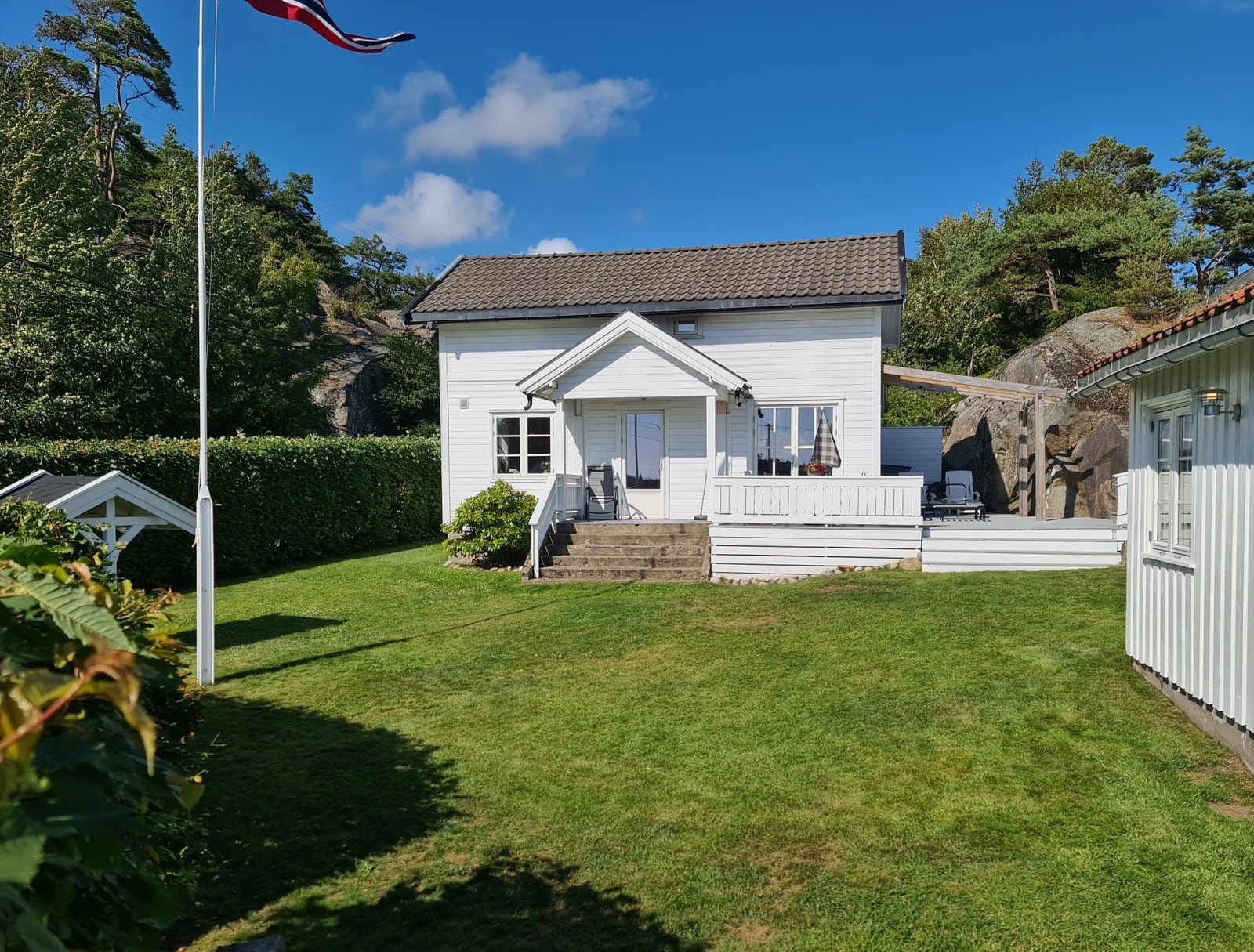 Stor plen som kan brukes til badmington, fotball, krokket m.m Galleribilde