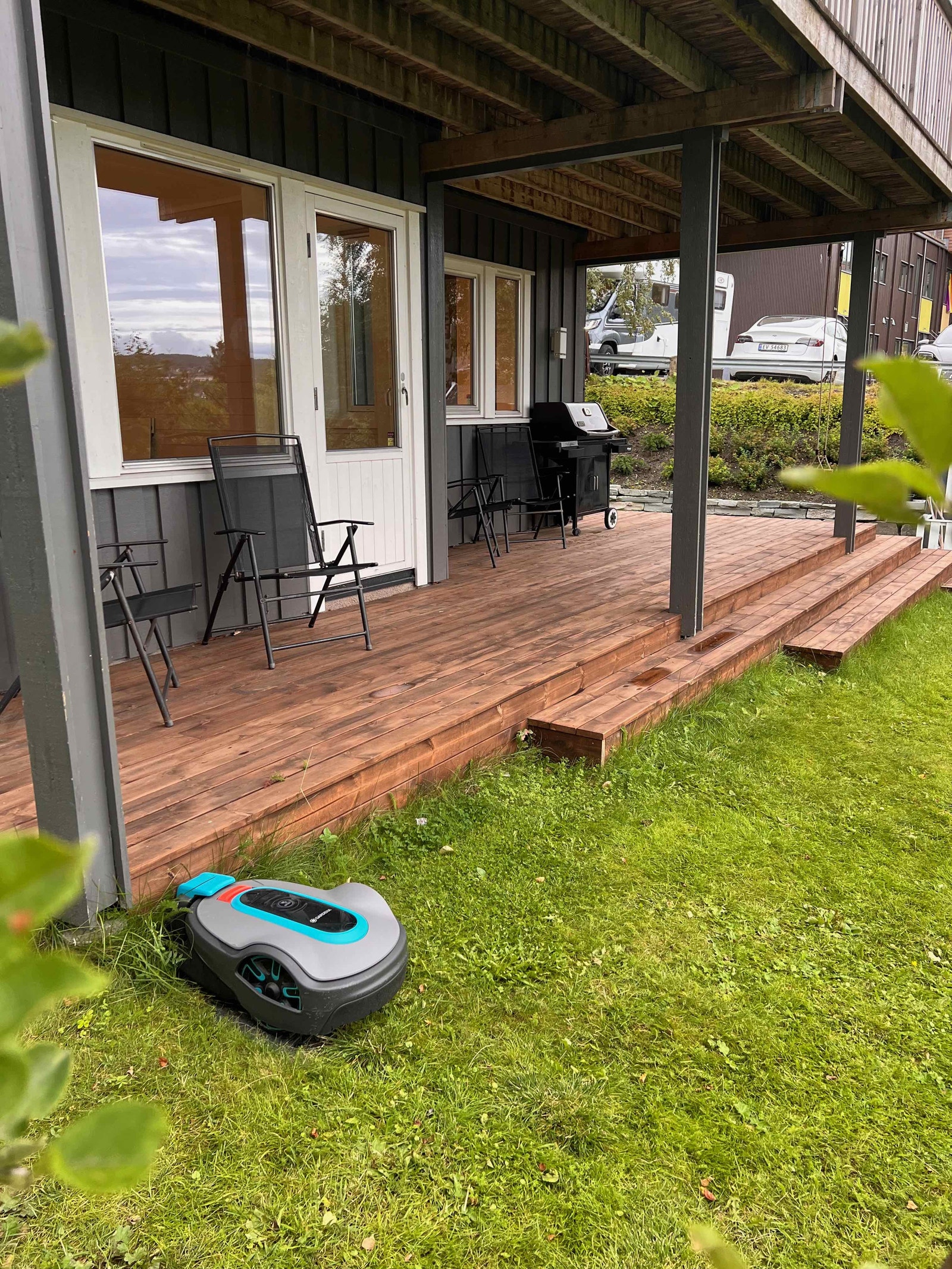 God plass til utemøbler og grill Galleribilde