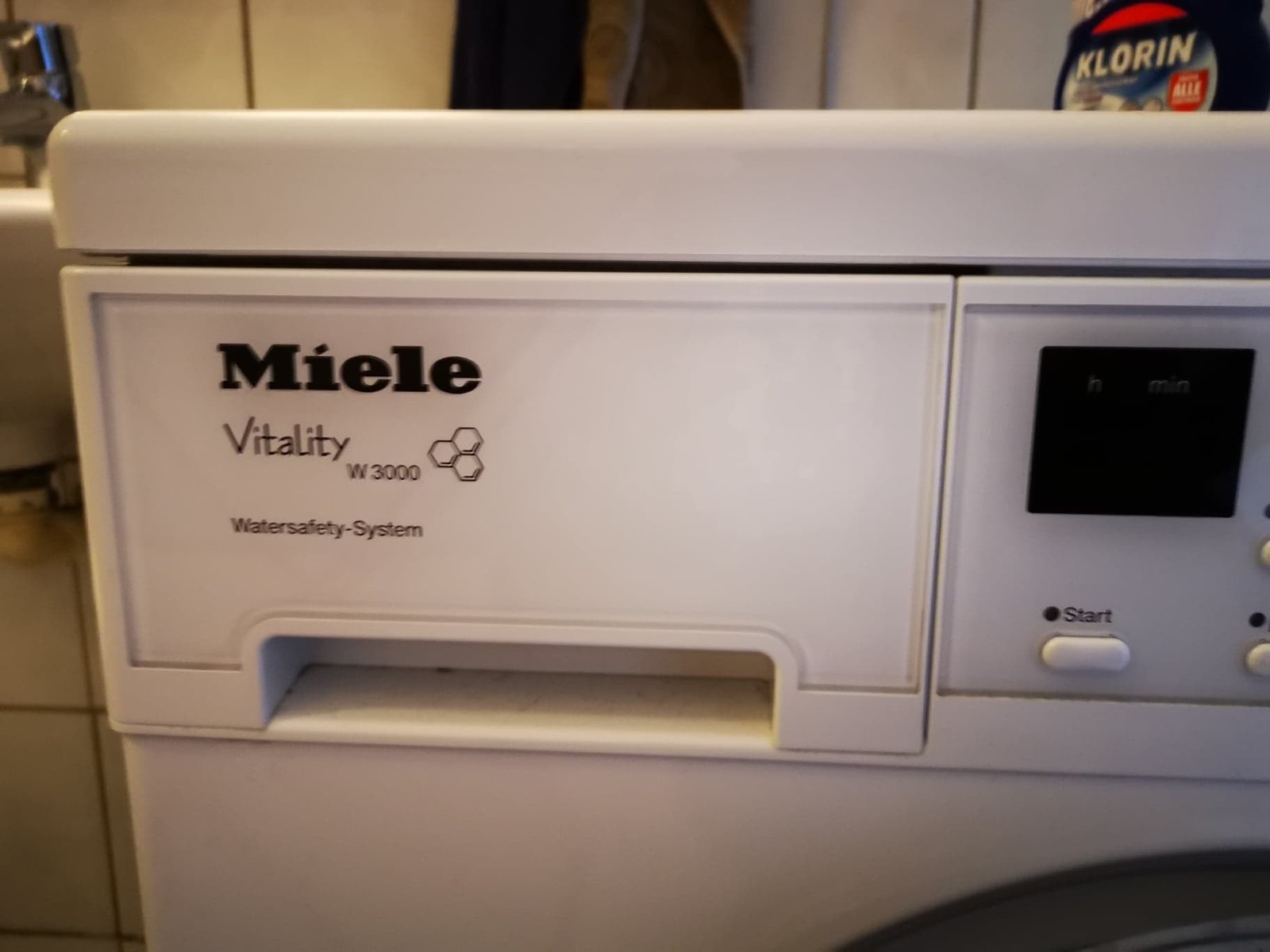 Miele vaskemaskin på badet Galleribilde