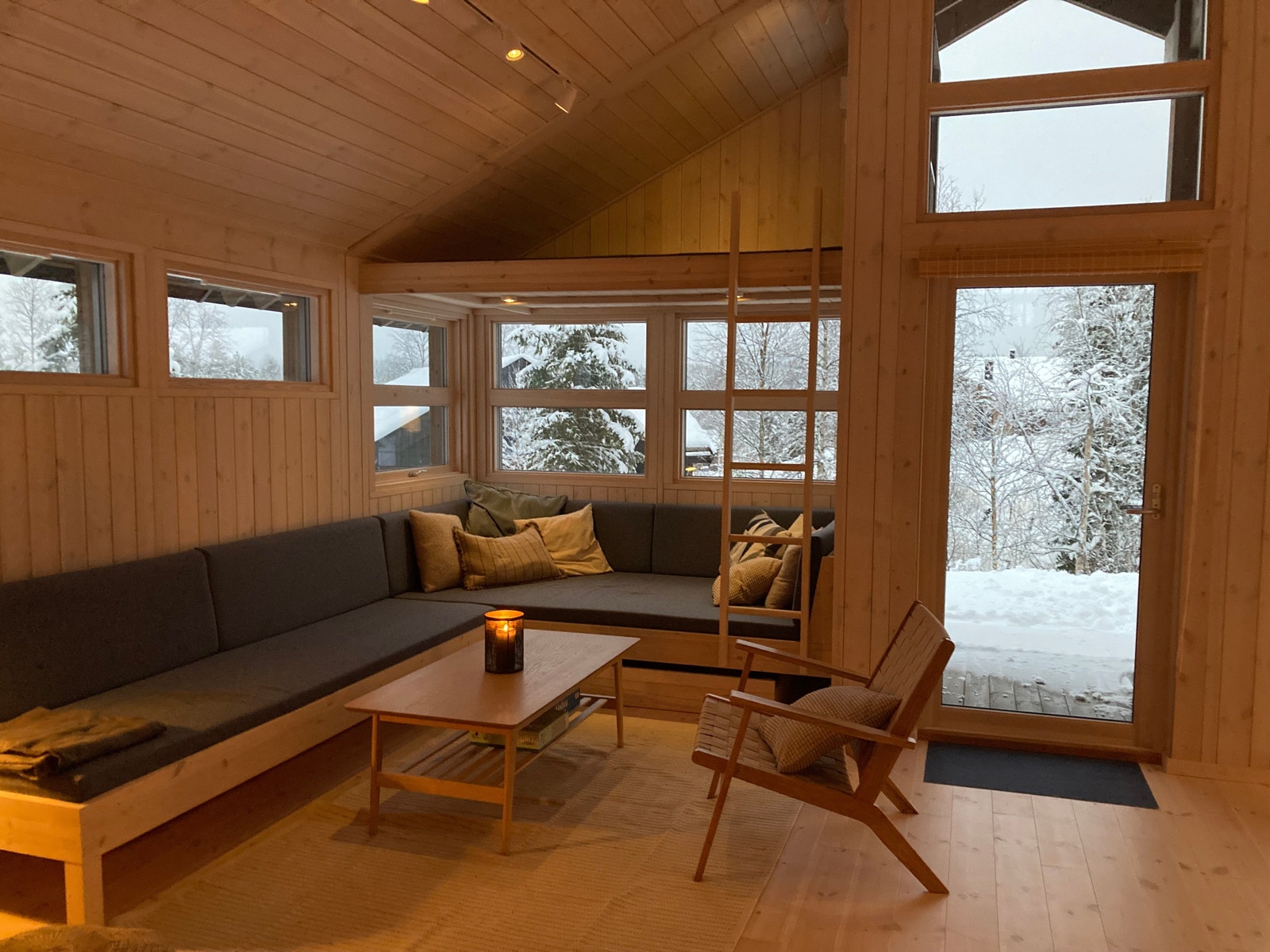 Stor sofakrok med liten hems og lesekrok Galleribilde