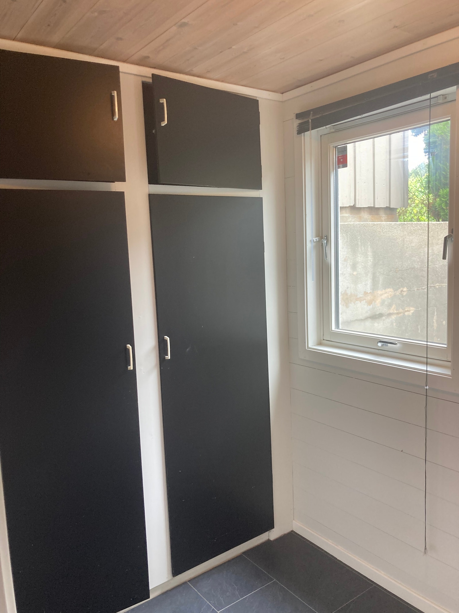 Yttergang med skap Galleribilde