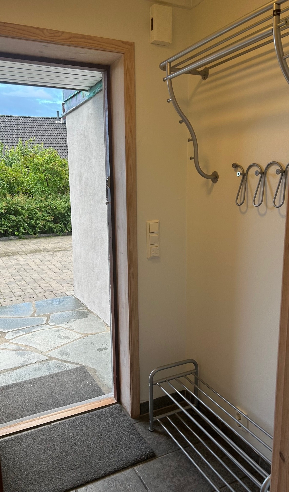 Vindfang med dør inn mot stuen Galleribilde
