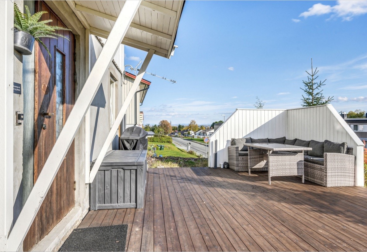 Platting og plass for utemøbler Galleribilde