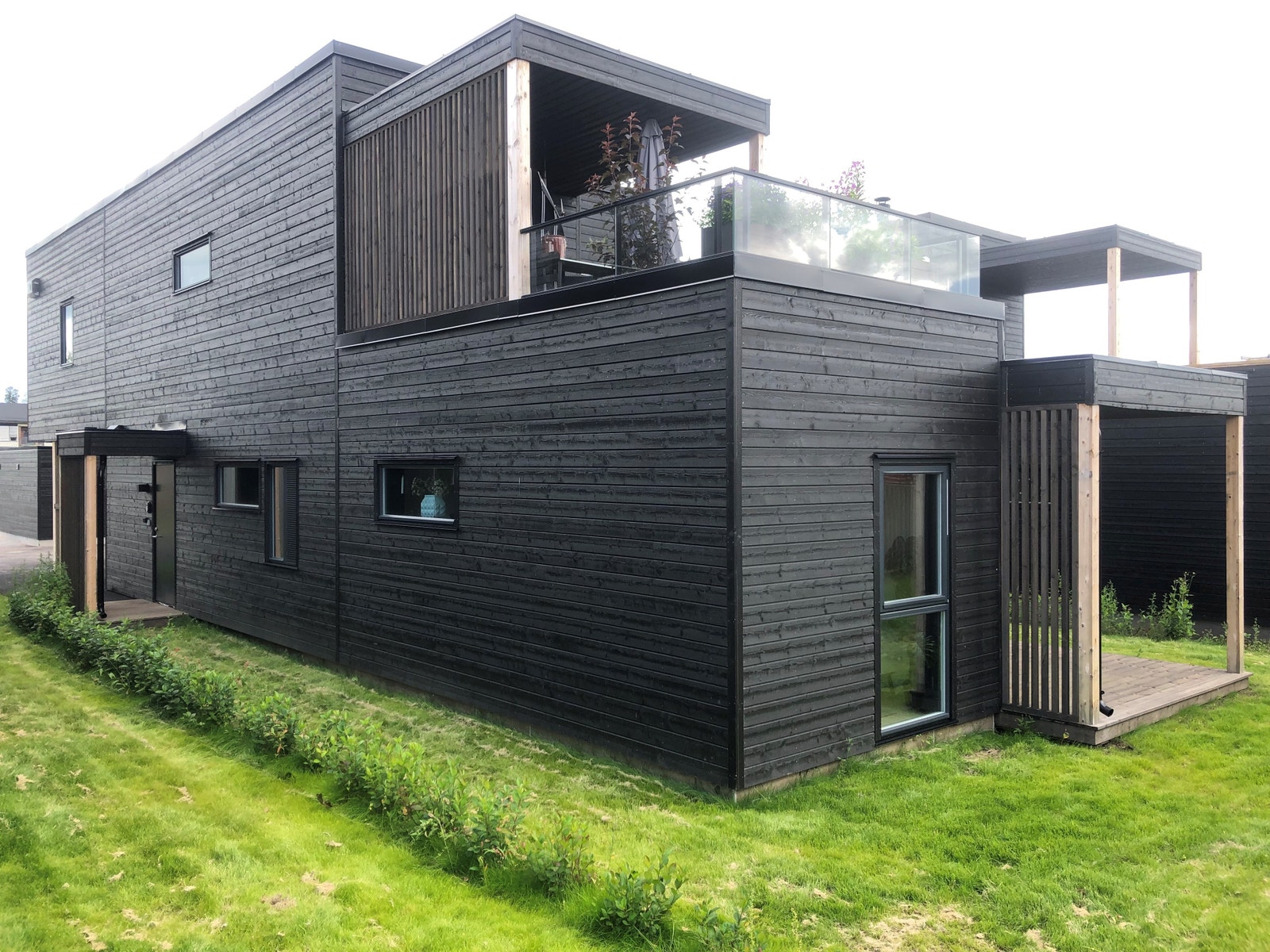 Inngang og uteplass 1. etg. Henrik Wergelands veg 65 Galleribilde